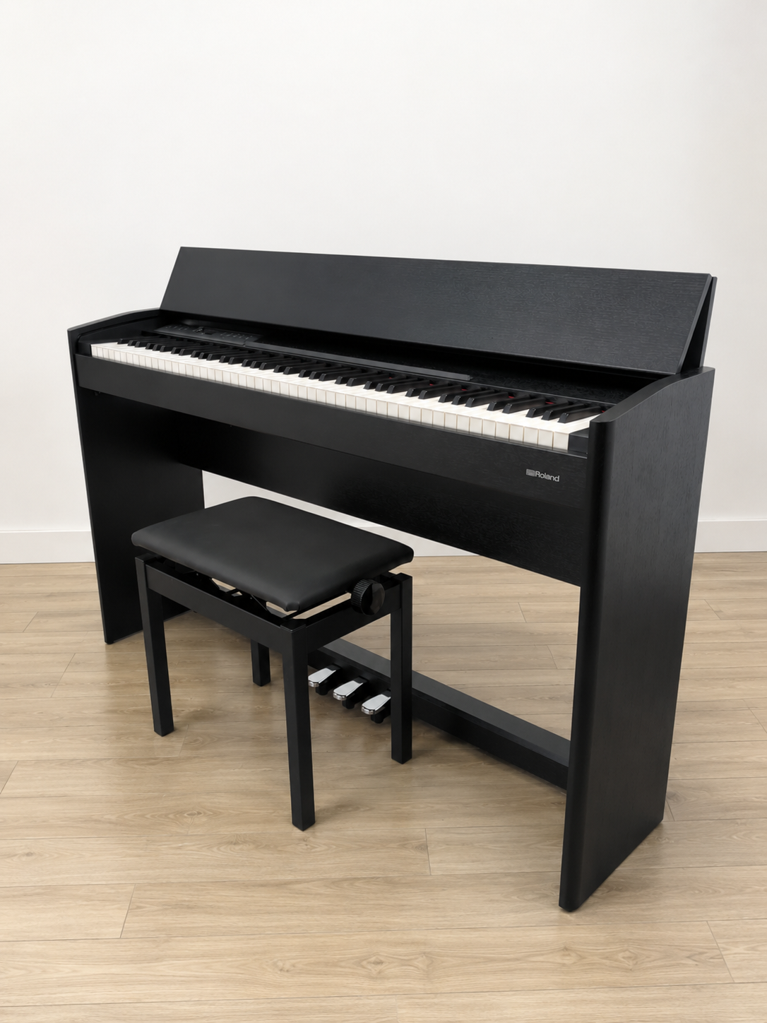 1 Family owned Roland F701. This piano was just traded in. Excellent condition 9.9/10 - looks new! Savings compared to new $400! only $1799. Comes with adjustable matching bench.
