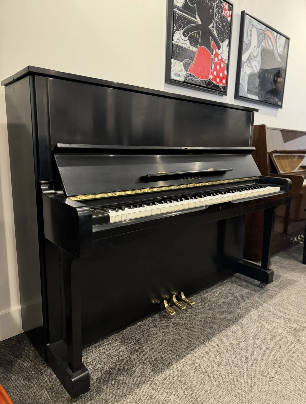 Yamaha U1 piano 48" Satin Ebony