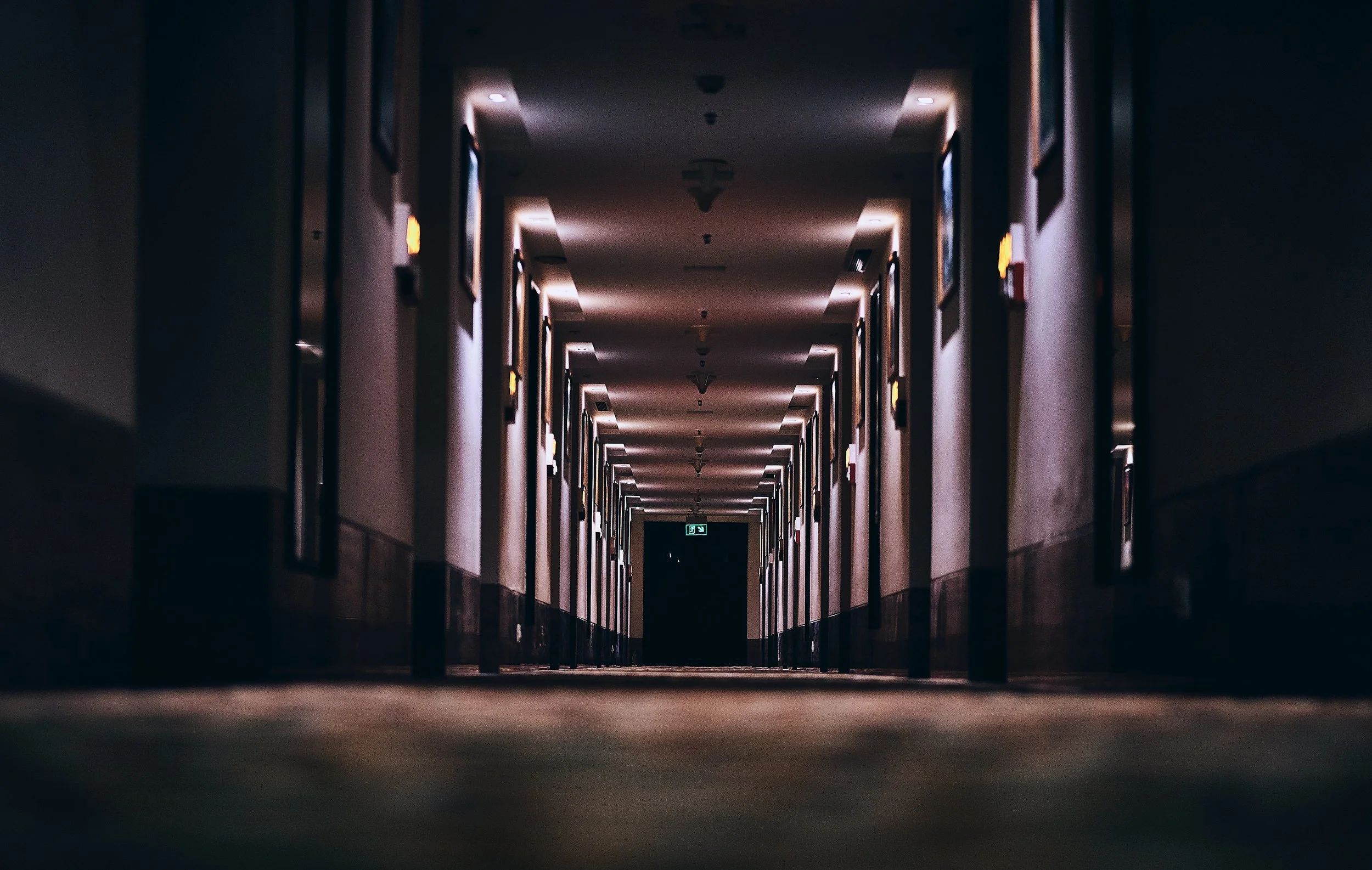 Titans RE Long Corridor Hotel4.jpg