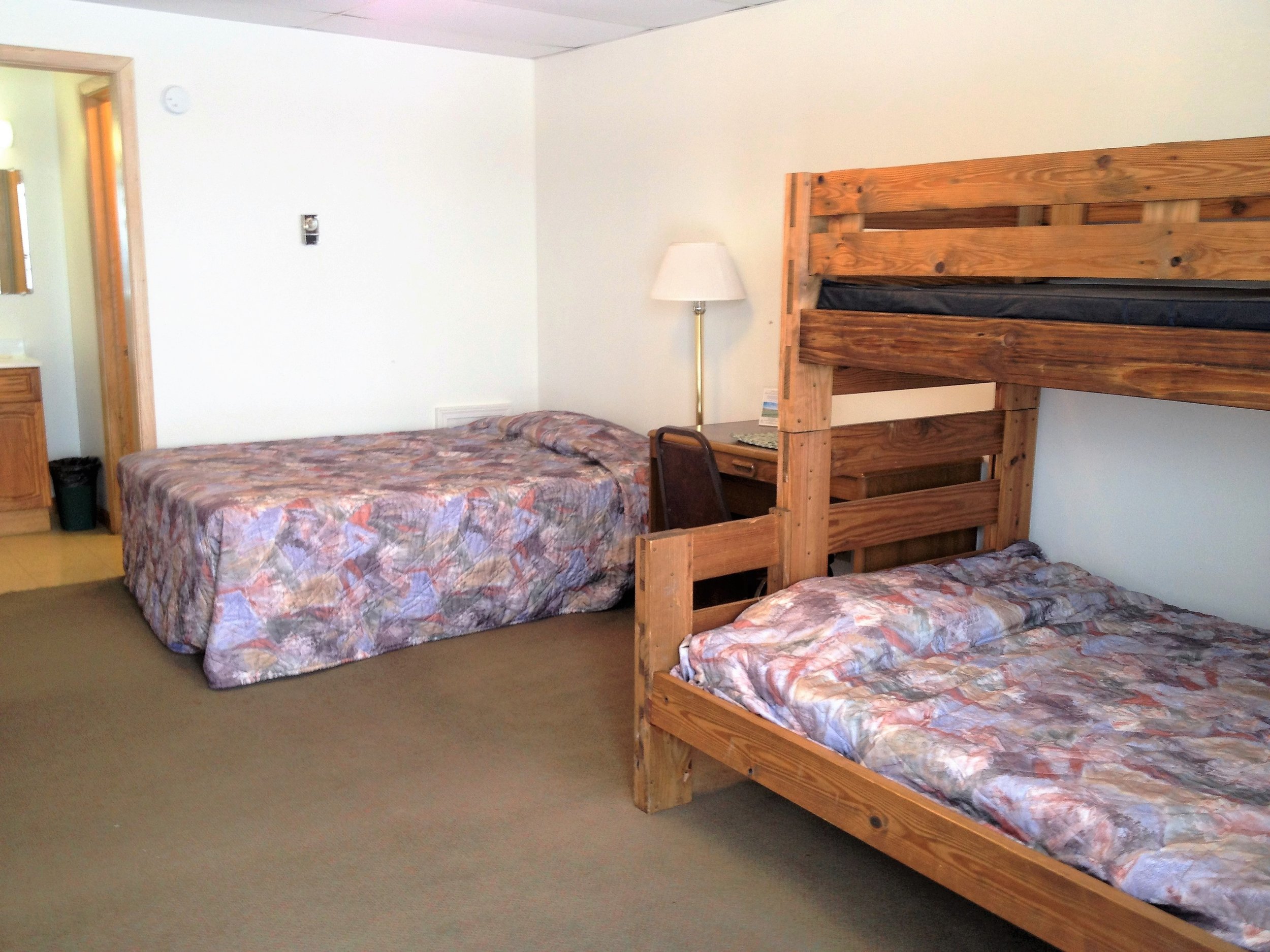 Hillside Lodge.rooms 1.JPG