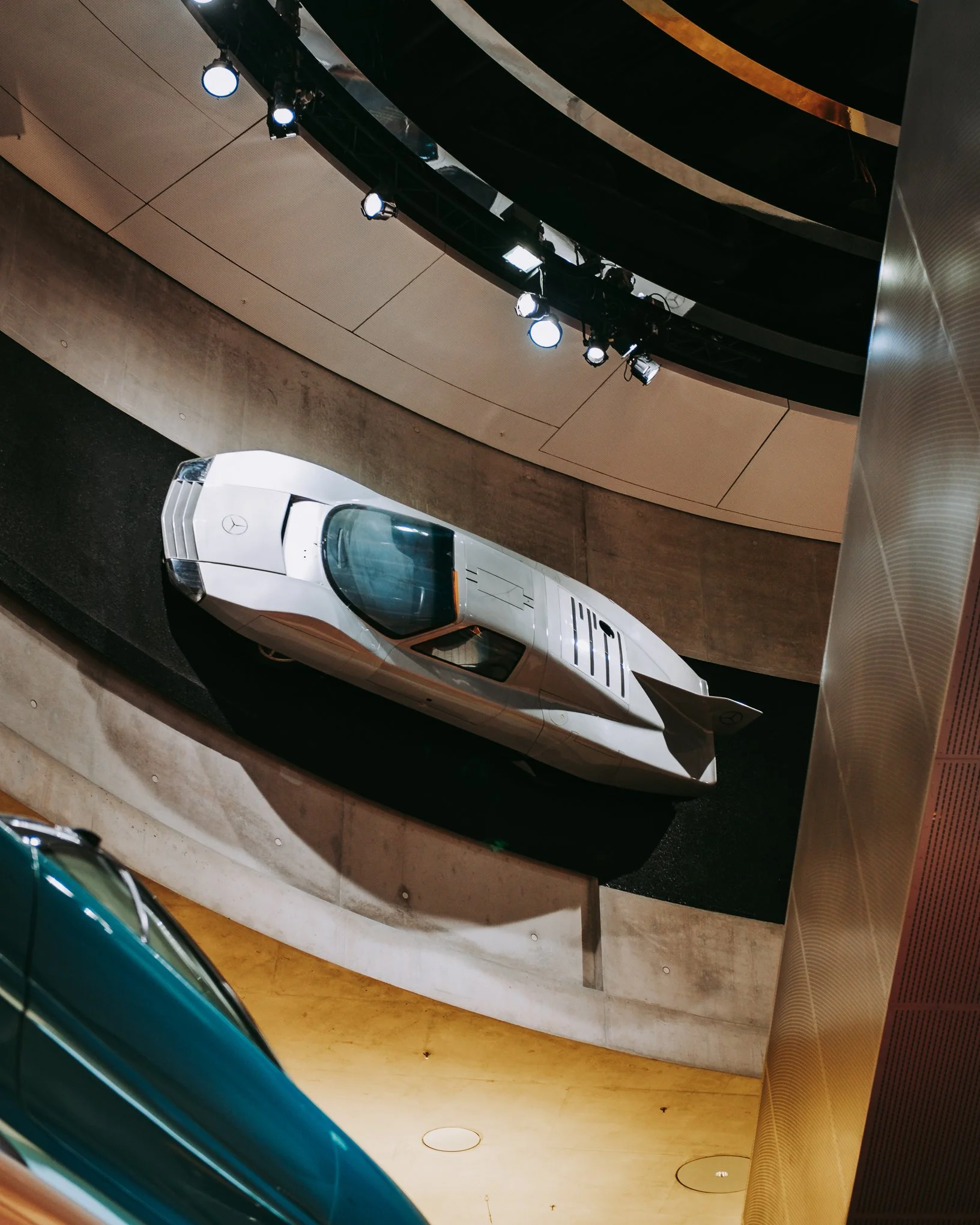 mercedes-future-car-cafe-wall