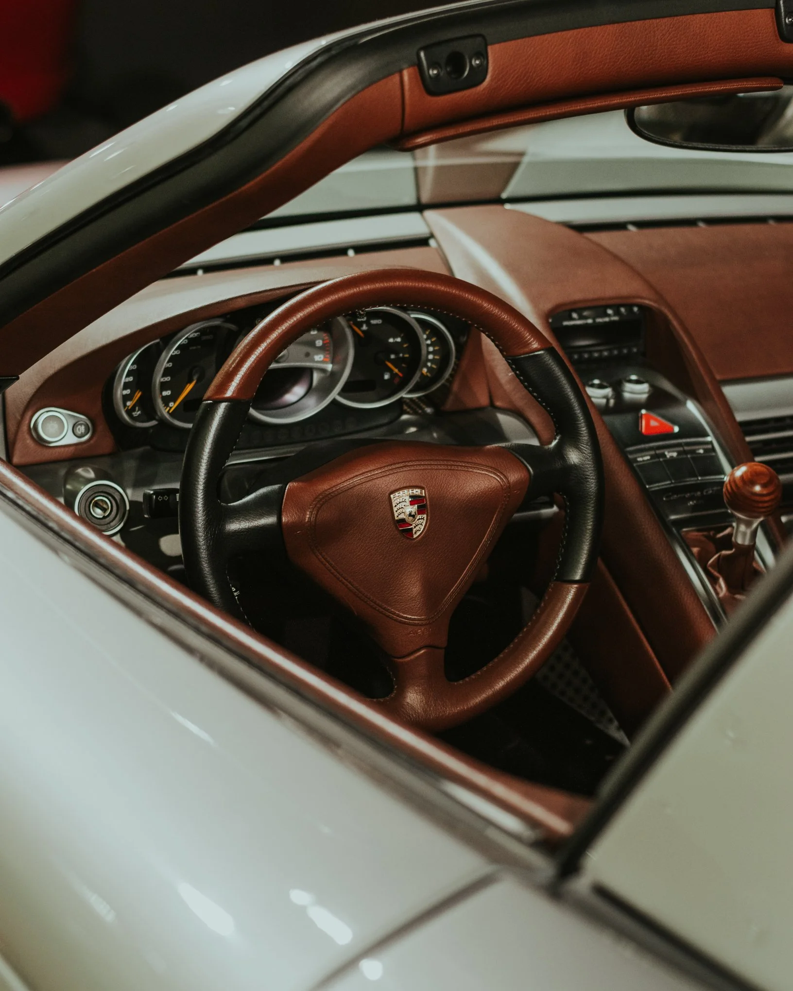 porsche-carrera-gt-interior