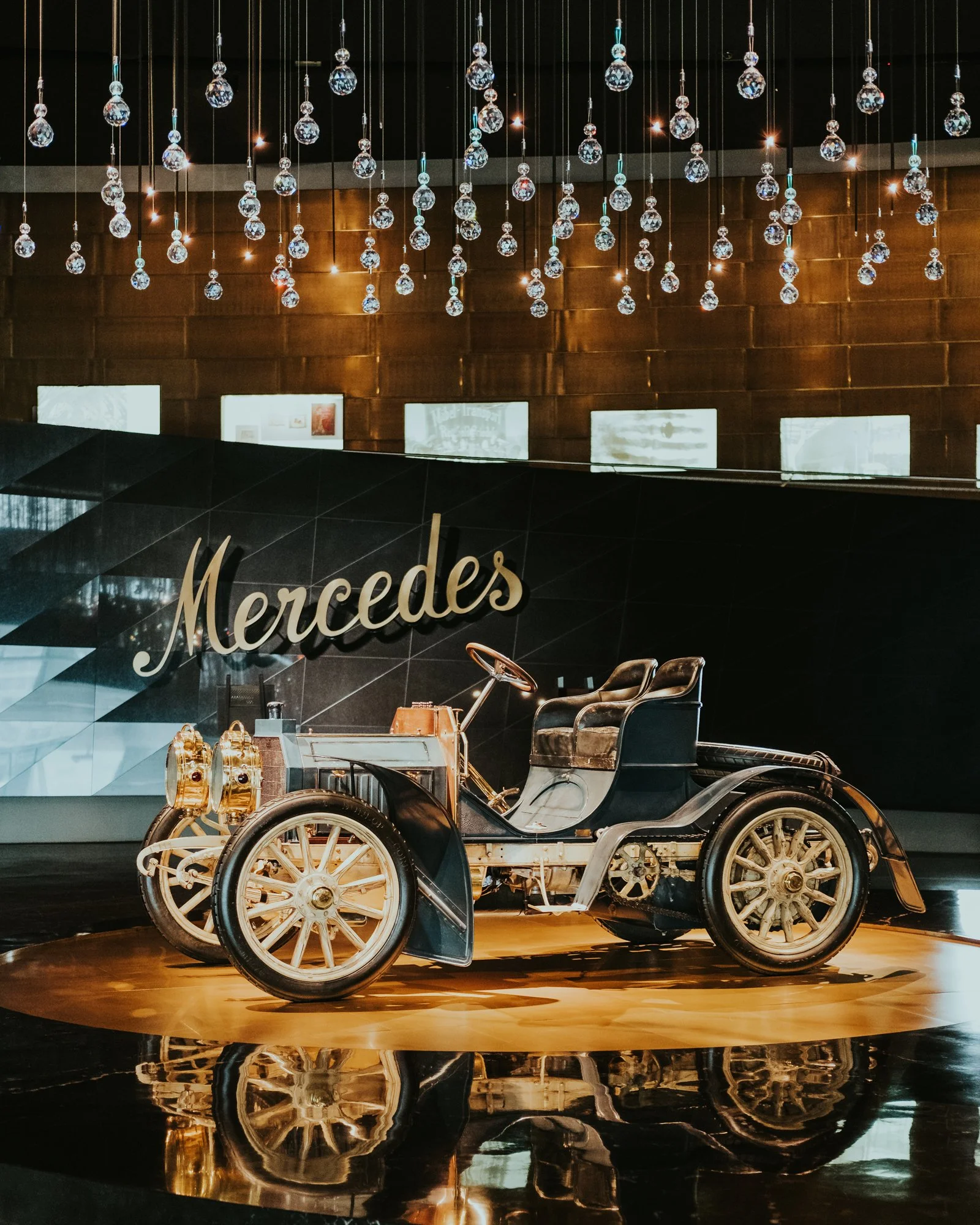 mercedes-benz-museum-vintage-car
