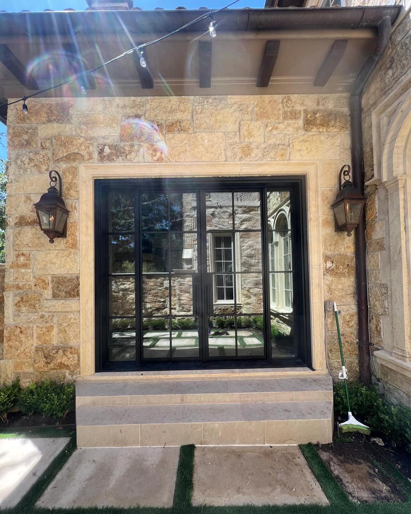 SWIPE to see BEFORE picture ⏩⏩⏩ and also swipe to see our perfectly aligned door 🤓 we can confidently say that our in-house installers are the best in town 👏🏽👏🏽

More pictures of this remodel to come ✨

#steeldoors #homebuilder #irondoors #moder