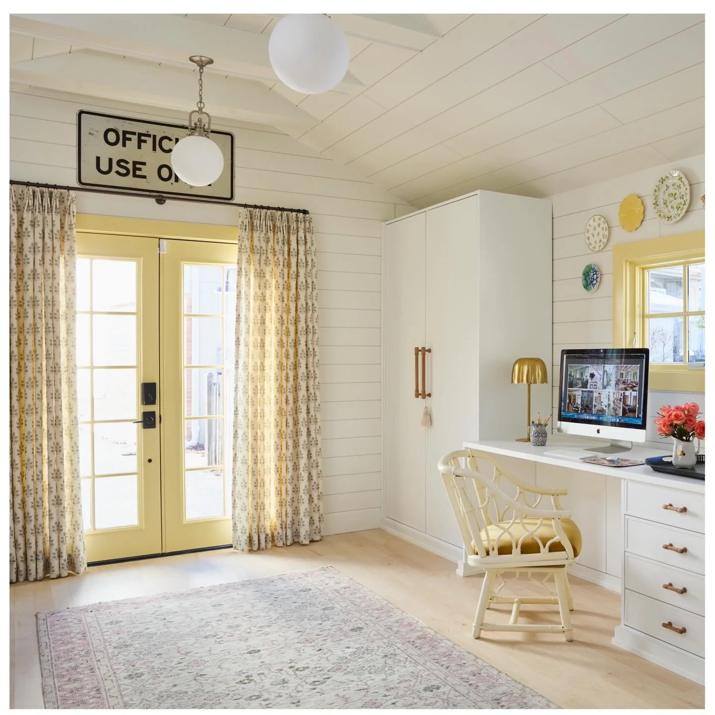 It&rsquo;s always sunny at #decleenecreativehq
📷: @nathankirkmanphoto 
GC: @parkerandcompany 
✨: @caclosets 
#decleenecreative