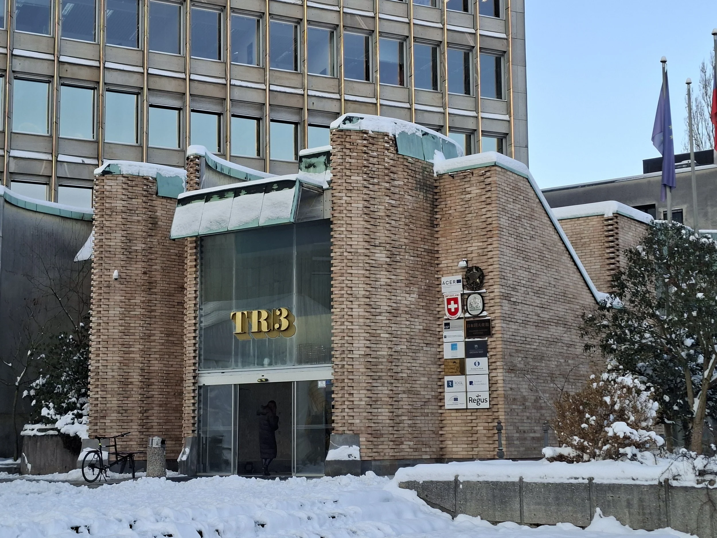 Preselili smo se na Trg republike 3