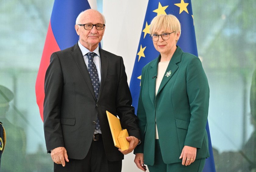 Podelitev državnega odlikovanja prof dr Ivanu Bratku.jpg
