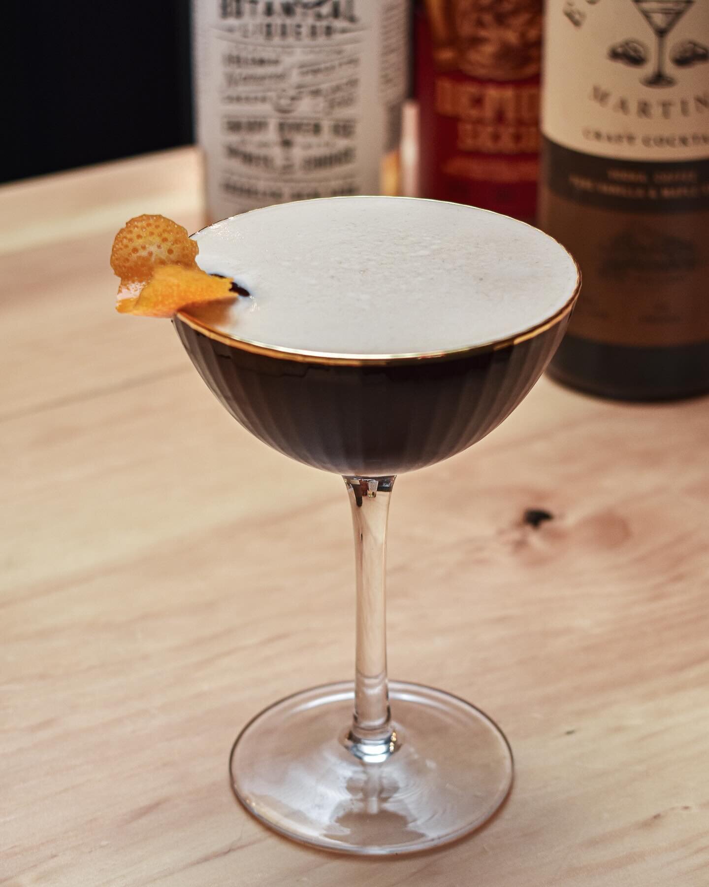 Eastie Espresso: because it&rsquo;s Friday and coffee alone won&rsquo;t cut it.

#cocktail #cheers #nightout #espressomartini #bostonbar #weekendvibes @bostonpublicmarket