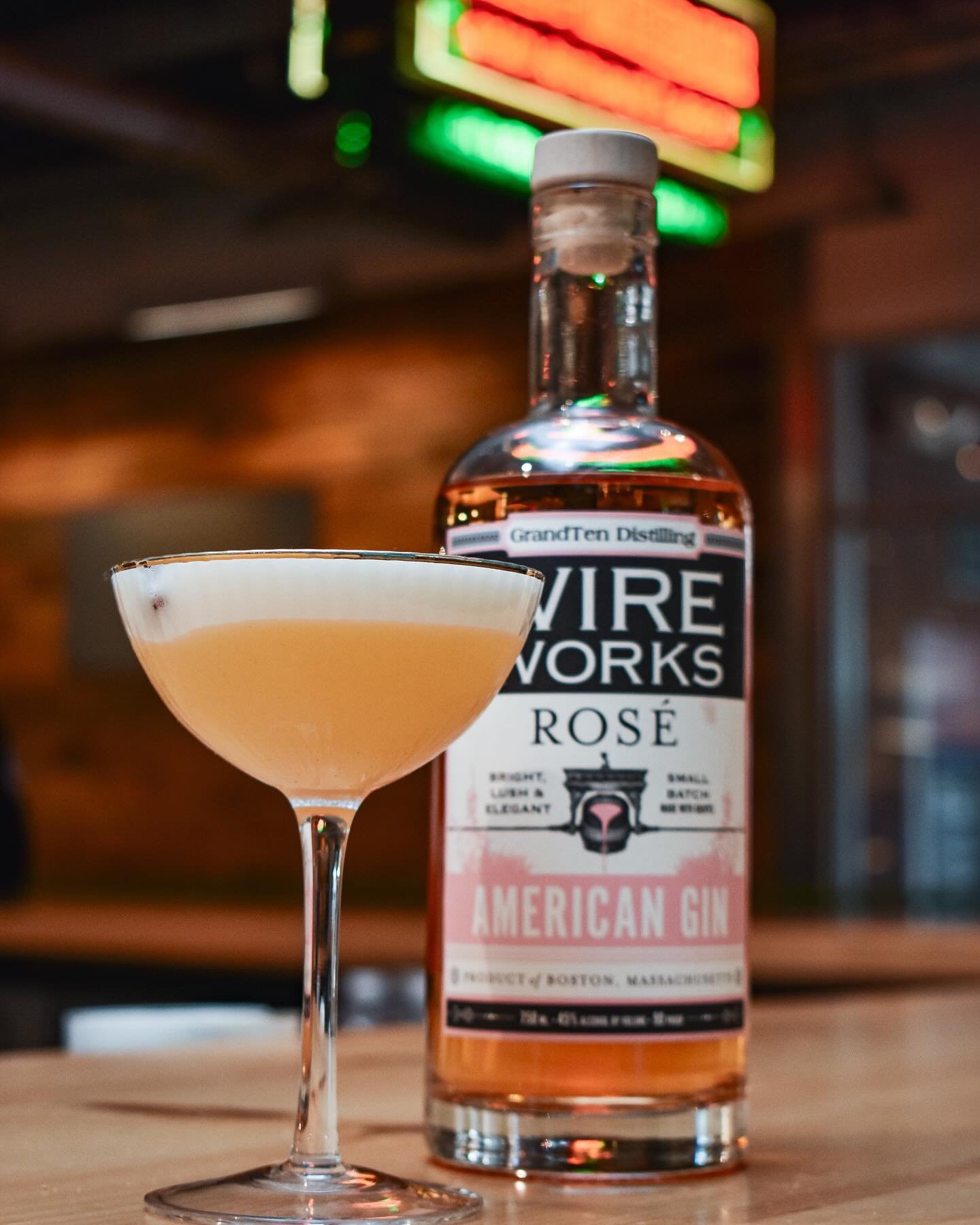 Ros&eacute; Gin + Egg Whites + Q's Nuts = A Swan in the Commons 🦢

#cocktails #drinksofinstagram #bostonbar #supportlocal