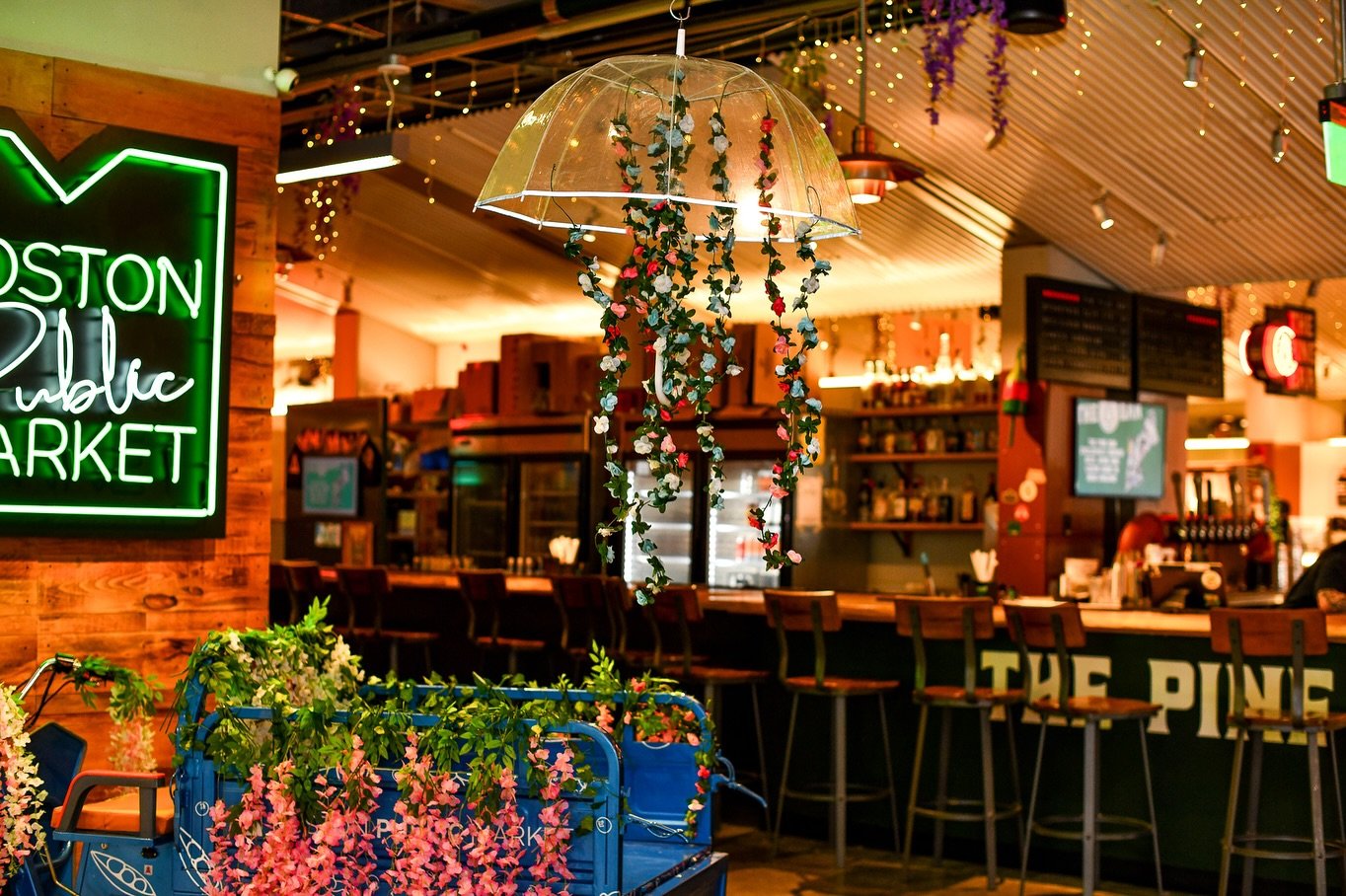 Summer's here and so are the flavors! Come by the Market for all the sunny vibes and fun ☀️🍹

#bostonpublicmarket #pinebar #bostonbar #craftcocktails #summerdrinks #summervibes #bostonsummer #visitboston #supportlocal