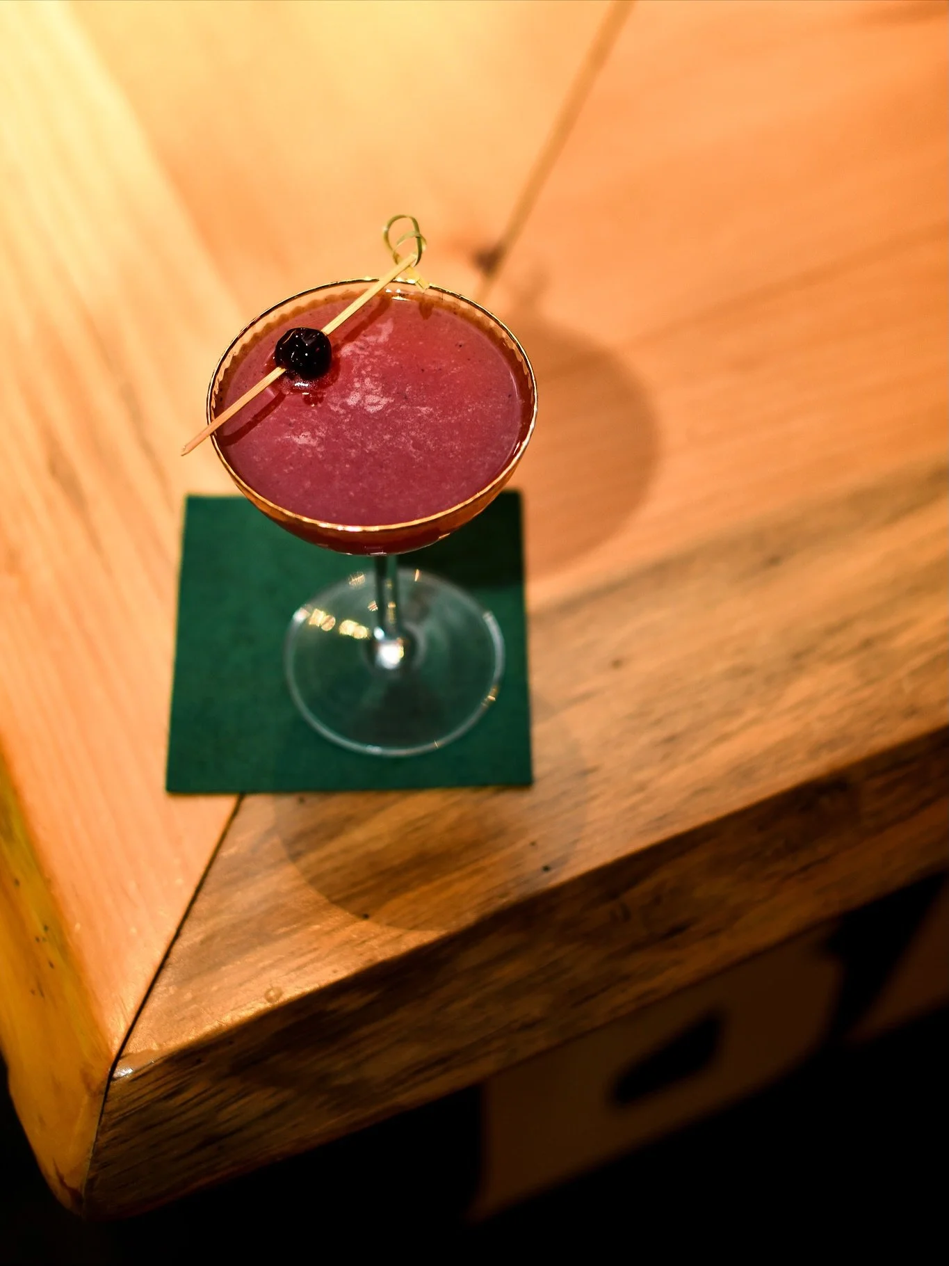 The Figawi is a berry good reason to swing by the bar this week 🫐🍹 made with Nantucket's Triple 8 Blueberry Vodka, Fabrizia Limoncello, fresh lemon, and blueberry pur&eacute;e.

#craftcocktail #cocktails #bostonbar #drinkstagram #bosfeed #bostonpub