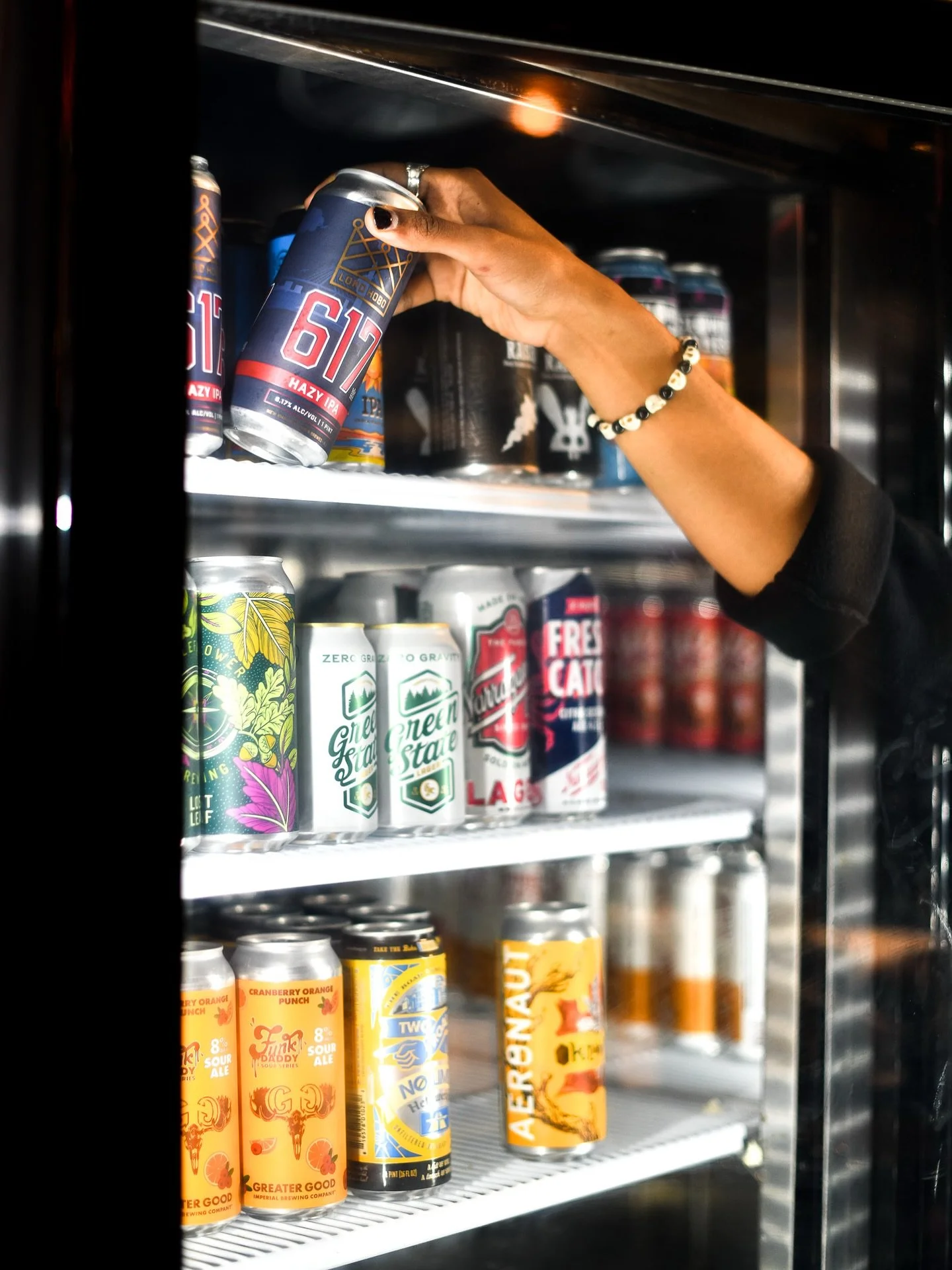 Which local brew are you excited to try this weekend? 🍻

#pinebar #bostonbar #localbeer #drinklocal #craftbeer #beerlovers #fallflavors #visitboston