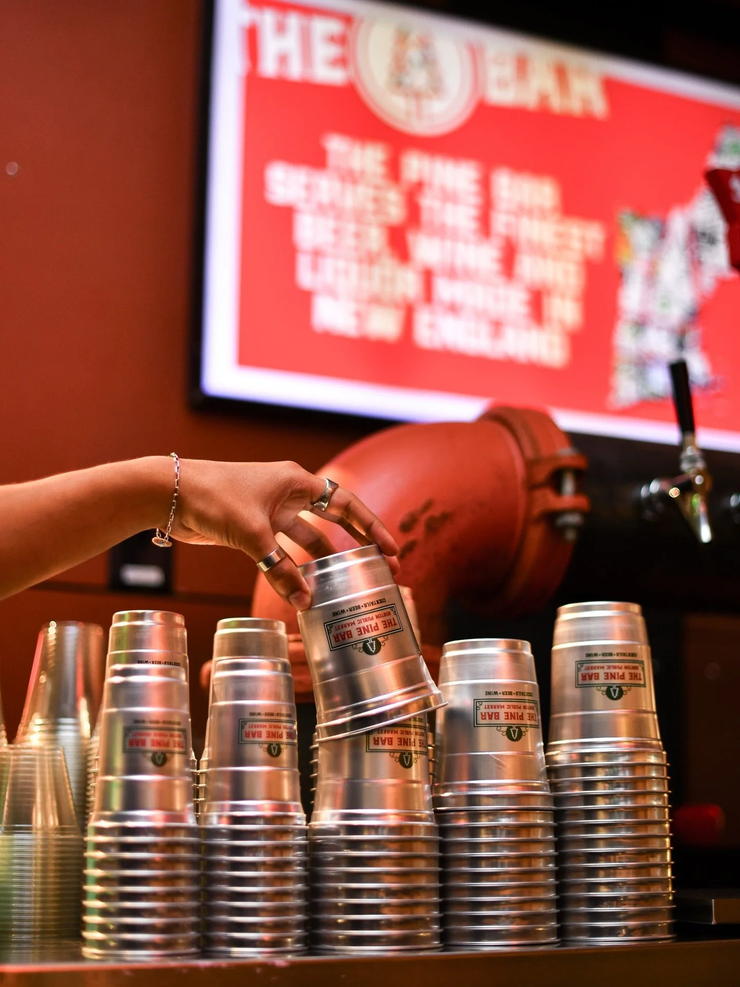 It's only Wednesday, and it's already been a long week. We've got a drink for that 🍻

#craftbeer #drinkstagram #localbars #bostonbar #bostondrinks