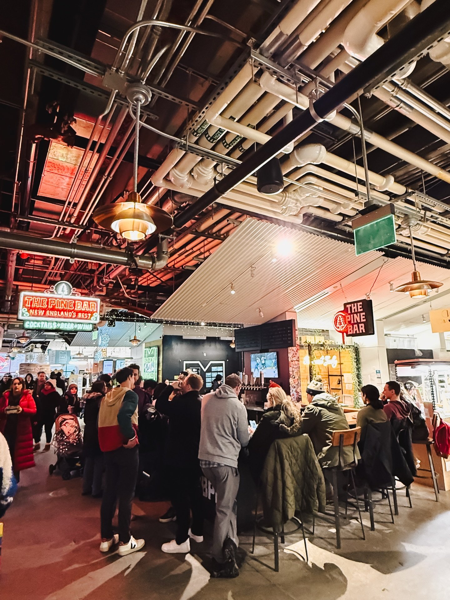 A Boston snowstorm feels a lot more manageable with a beer in your hand 🍻

#beer #bostonbeer #snowstorm #bostonbar #drinklocal