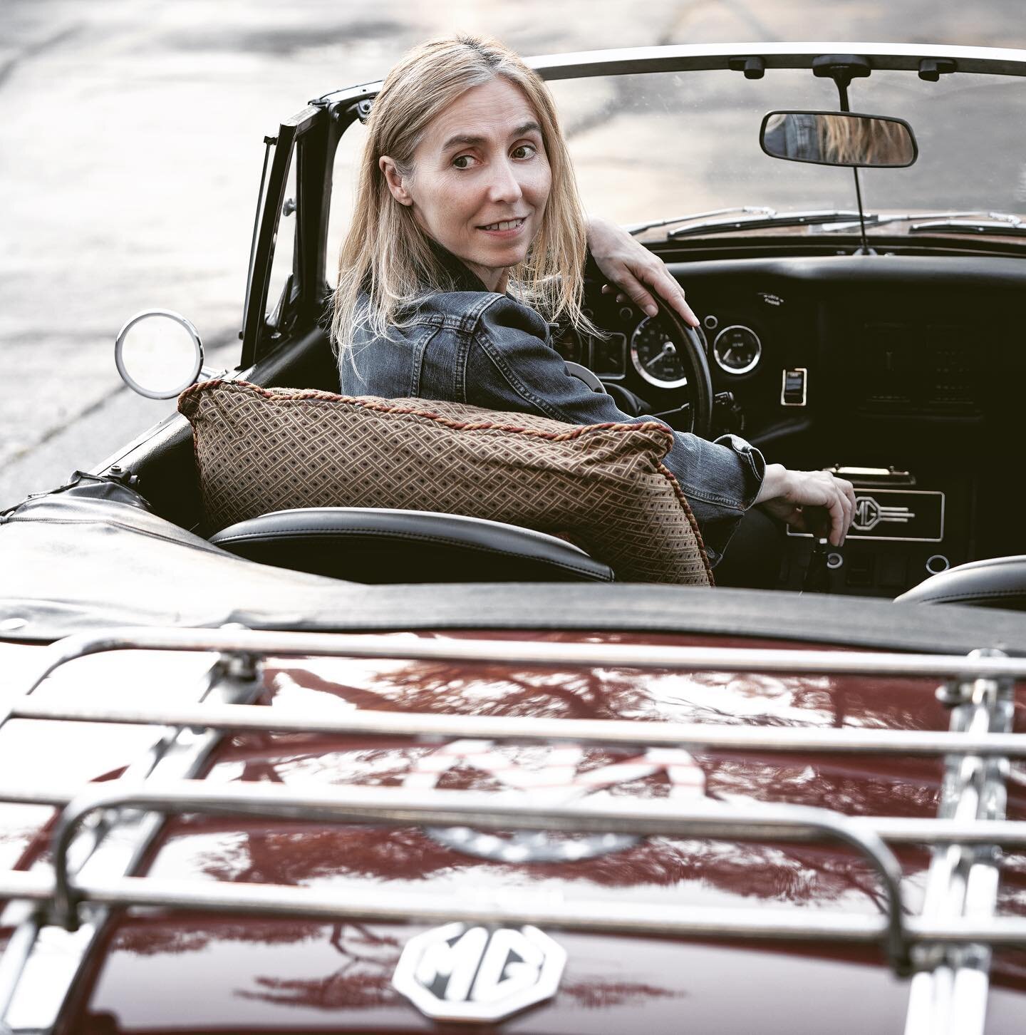 Happy International Women&rsquo;s Day! 🇬🇧 
.
.
.
.

#internationalwomensday #wifey #mg #mywiferocks #britgirl #womanpower #girlpower #brits #mgconvertible #mgb #automotivephotographer