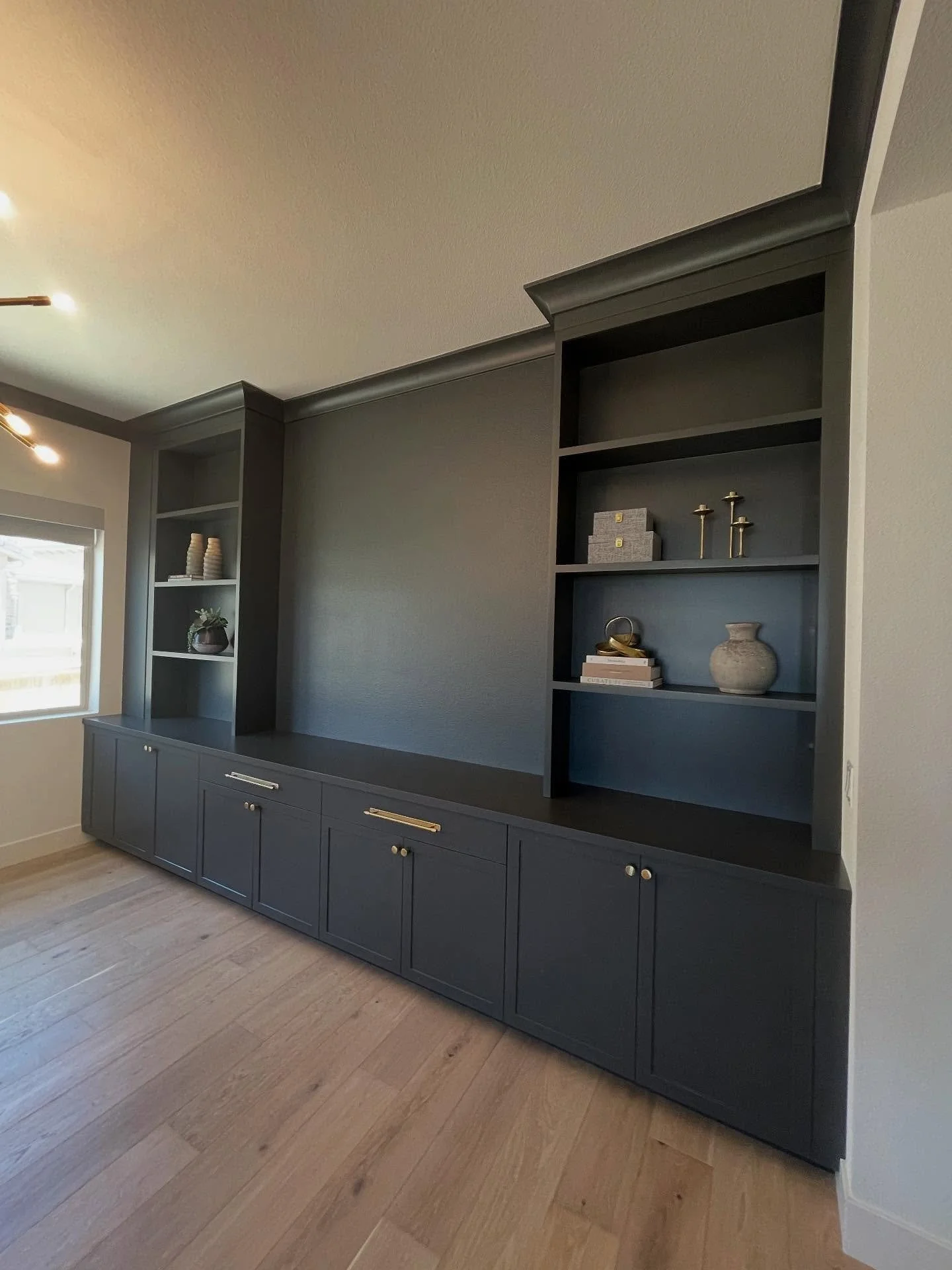 Custom built-in, crafted to elevate the space &mdash; clean lines, functional storage, and a bold finish to tie it all together. 🔨🖤
Designed, built, and installed.

#CustomCarpentry #BuiltIns #Woodworking #ModernBuiltIns #CabinetMaker #CarpentryLif