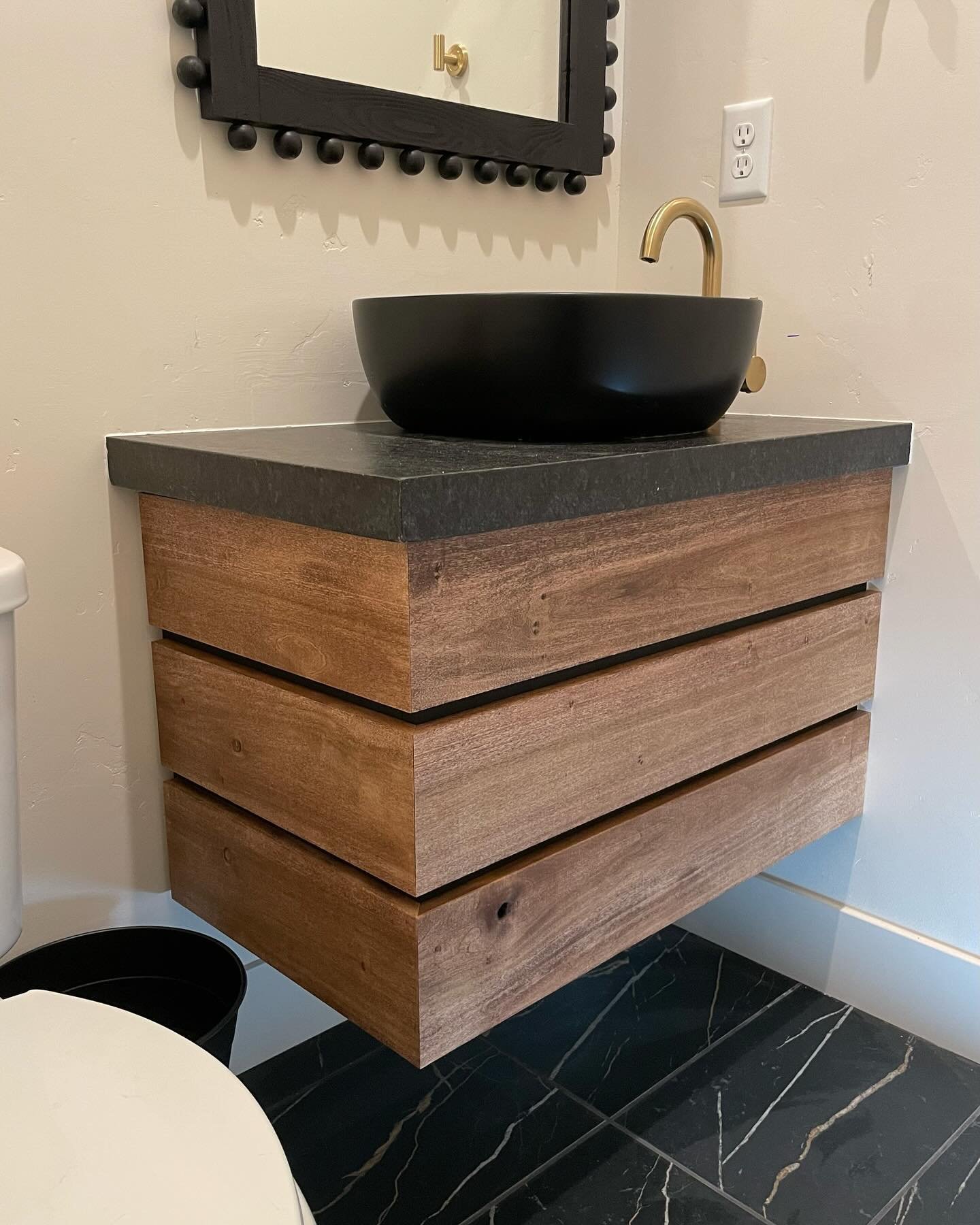 Floating bathroom vanity🤌🏾