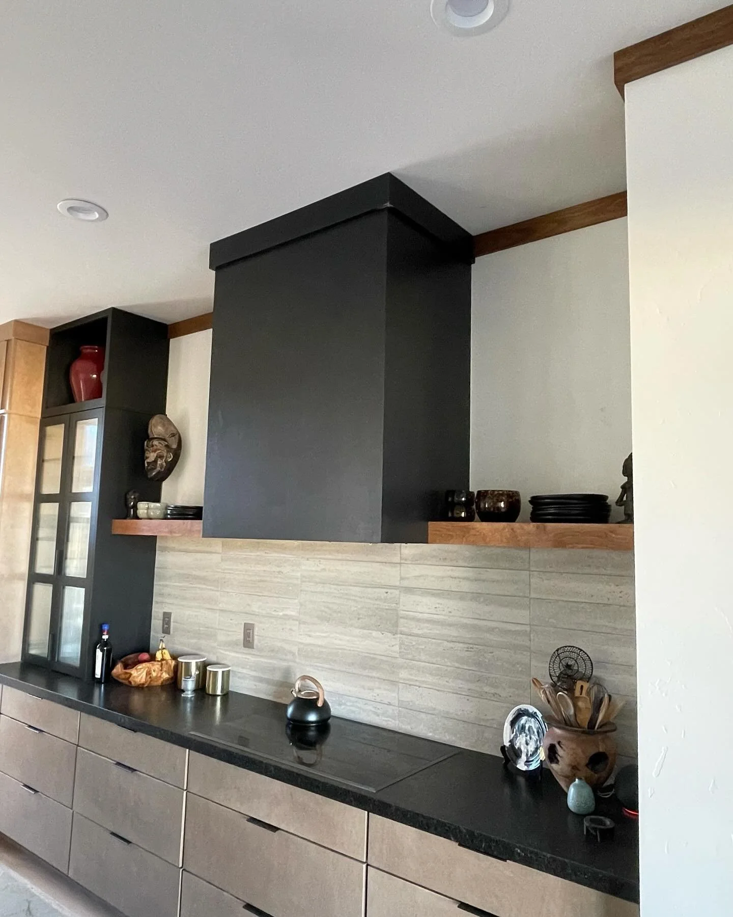 Floating shelves,Hood cover and a new cabinet 🤩