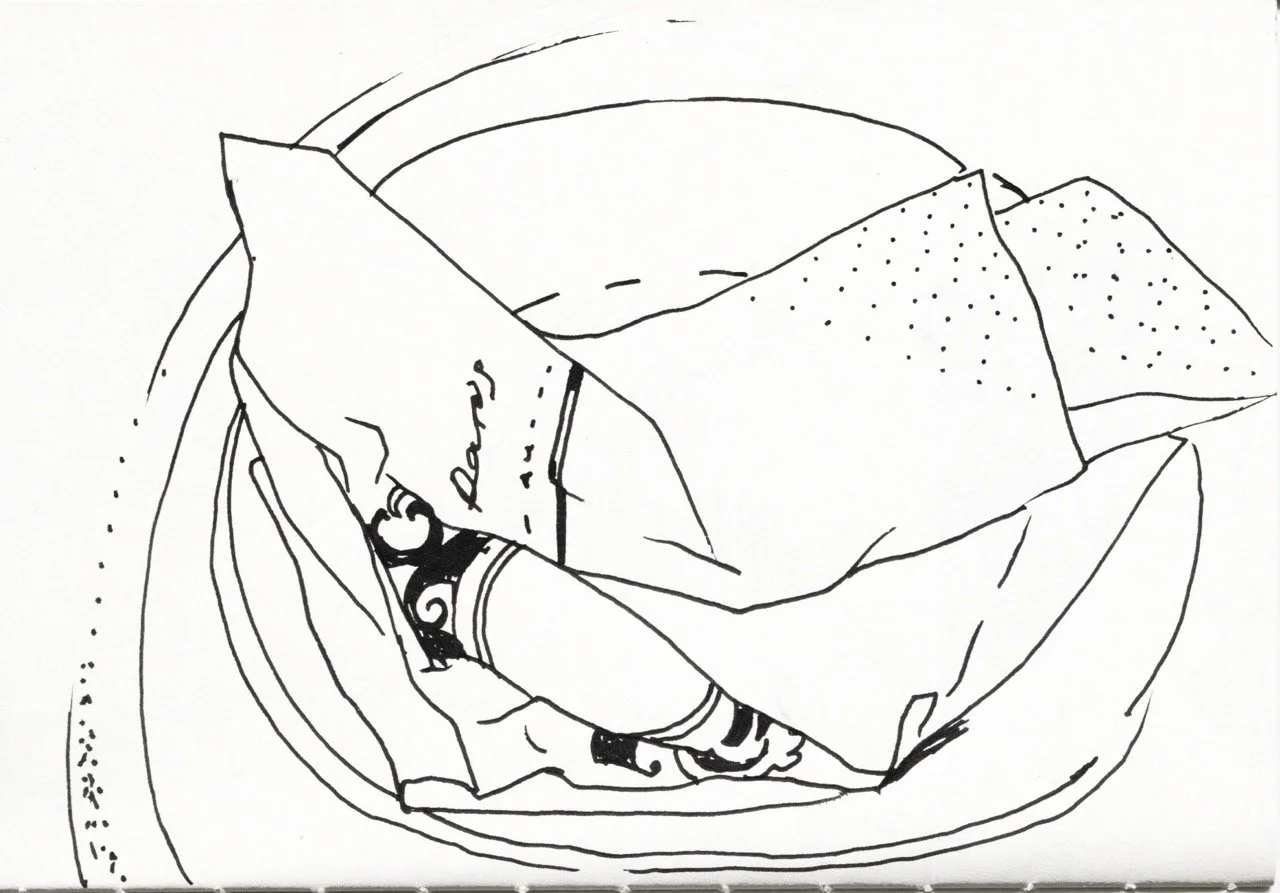 Line drawing of a crumbled napkin.