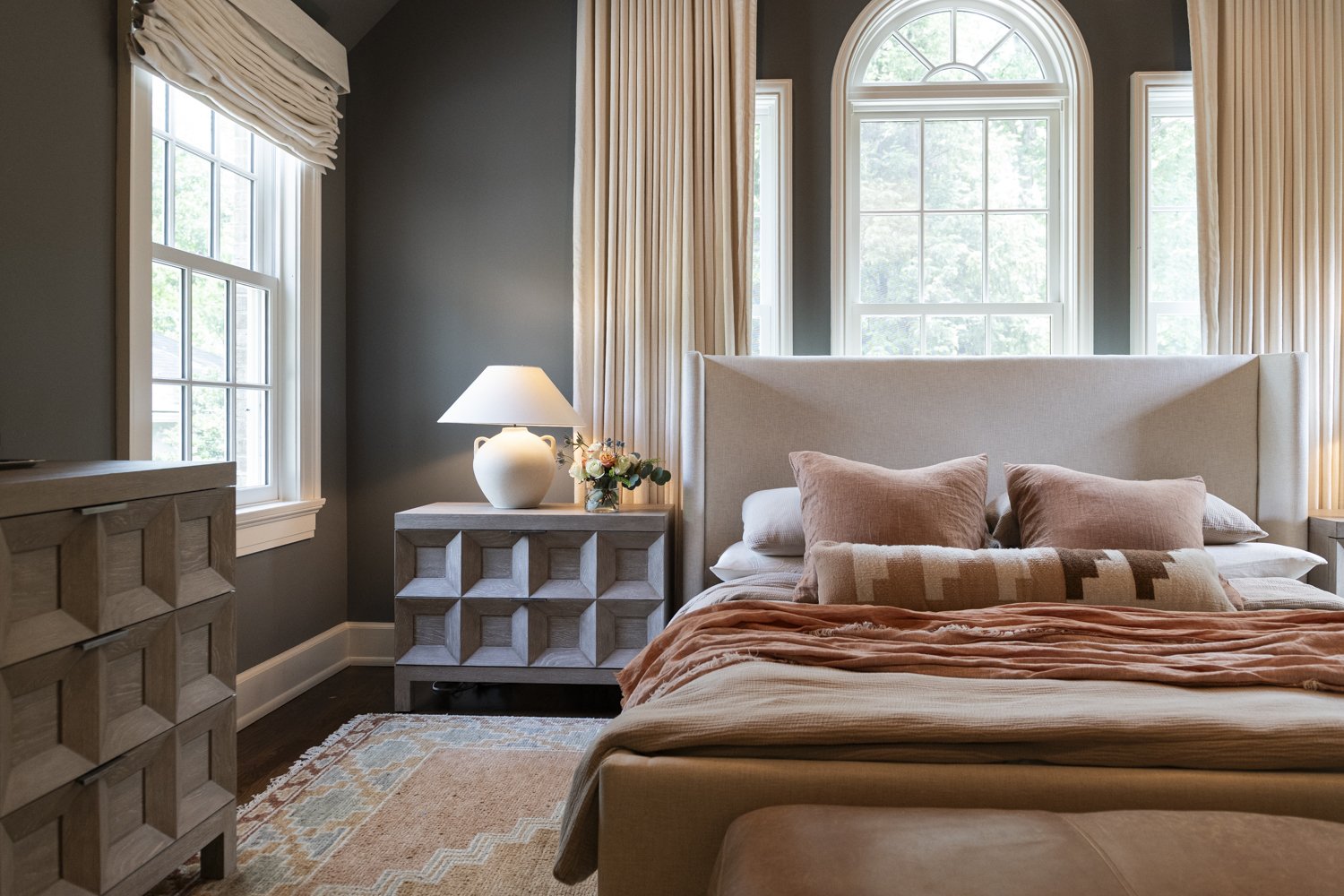 warm-inviting-primary-bedroom-by-violet-marsh-interiors