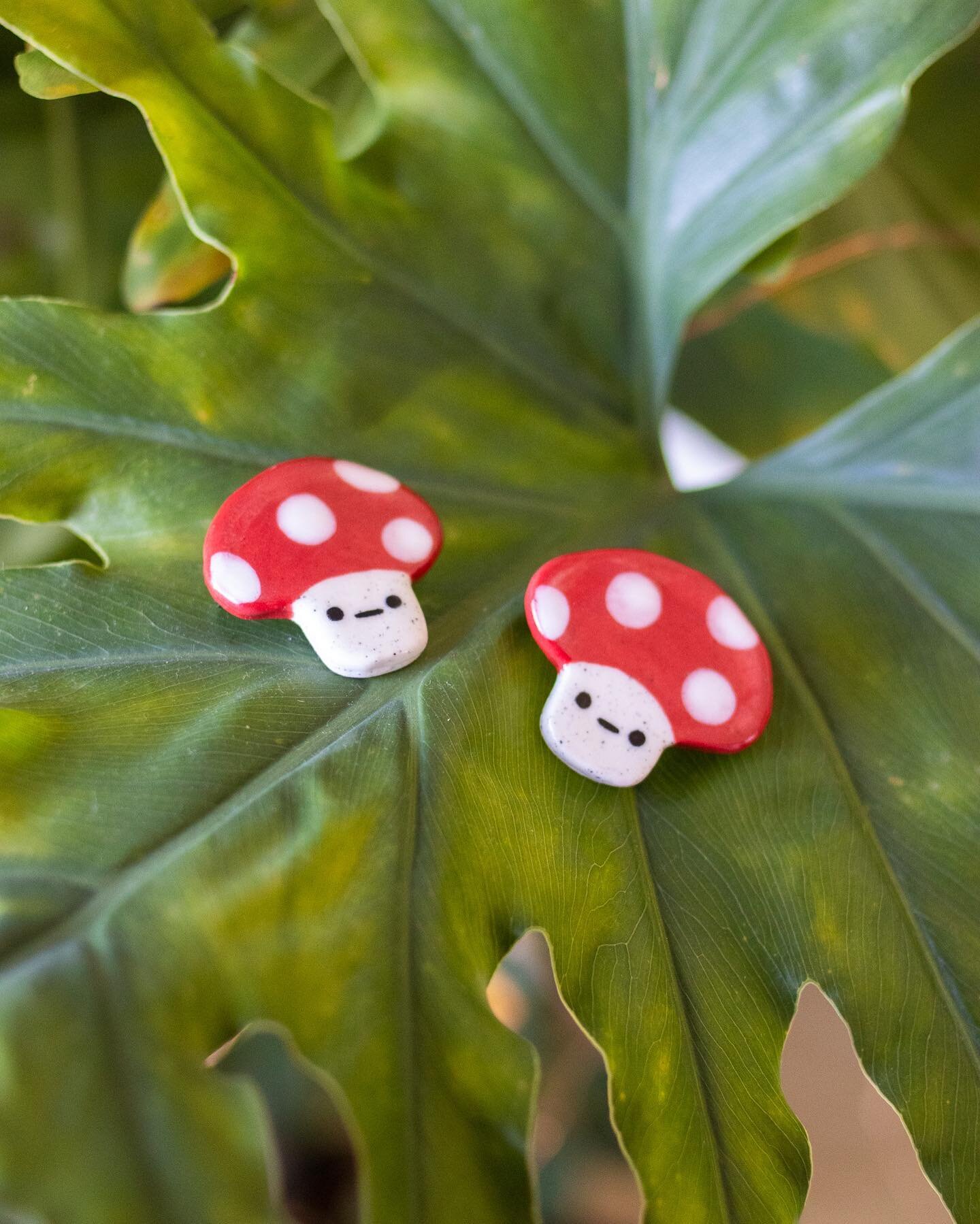 I love these mushy pins!! 🍄 Made them out of some extra bits of clay but I love how small and cute they turned out ☺️