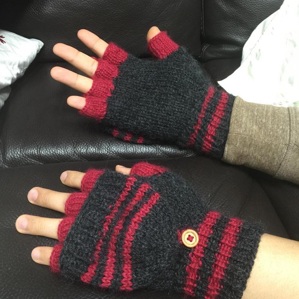 fingerless-gloves-junkyu.jpg
