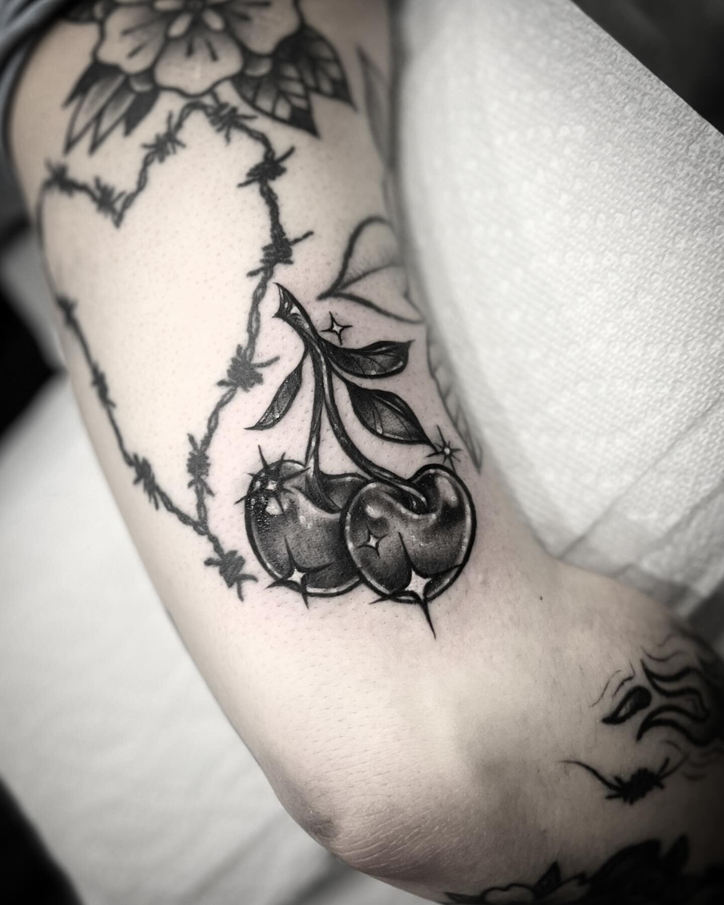 some cool drawn-on cherries I made a couple months ago 🍒✨ 
.
.
.
.
.
.
.
.
#tattoo #freehand #tattoosofinstagram #girlswithtattoos  @jerseydeviltattooshop