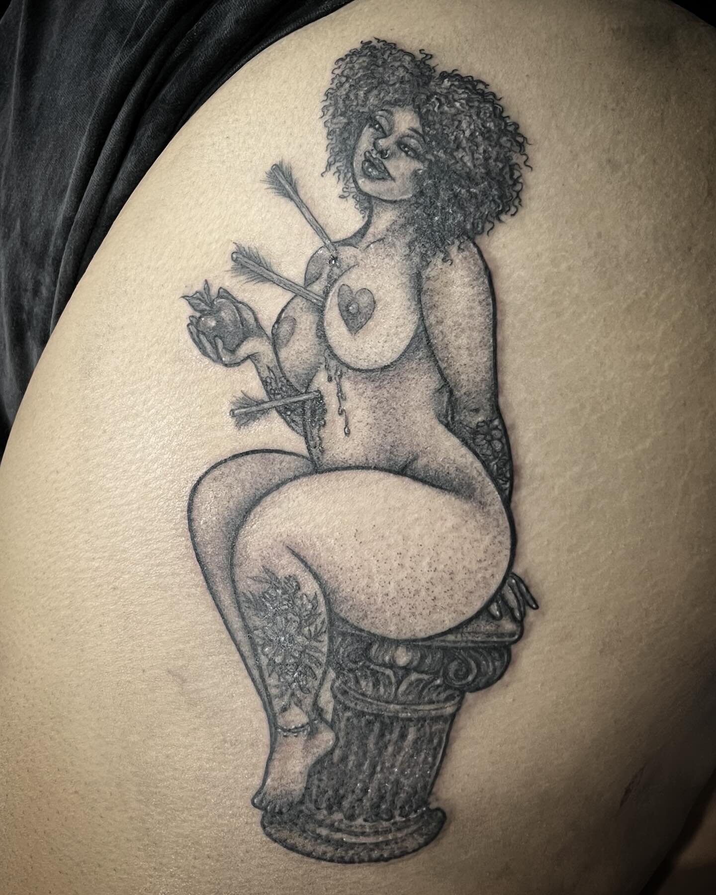 this one was so much fun~ client brought reference, and we made it look like her 💁&zwj;♀️✨
.
.
.
.
.
.
.
.
.
.
#tattoo #girlswithtattoos #curlyhair #curvy #tattoosofinstagram @jerseydeviltattooshop