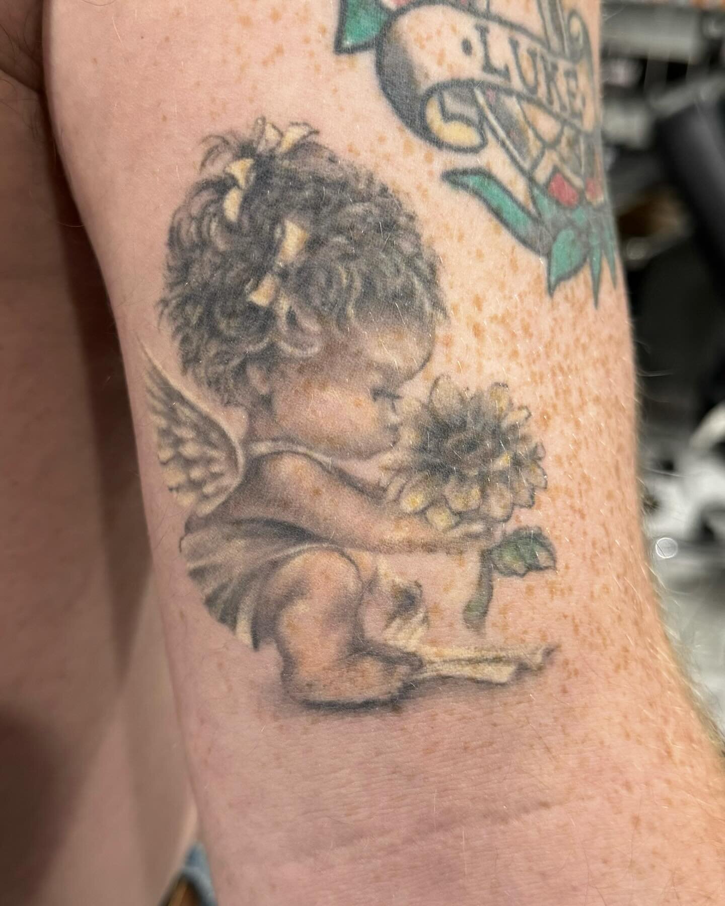 got some healed shots of this lil angel! 👼🏻 just about 2 years healed ✨
.
.
.
.
.
.
.
.
#tattoo #healedtattoo #southjerseytattooartist #newjerseytattooartist @jerseydeviltattooshop