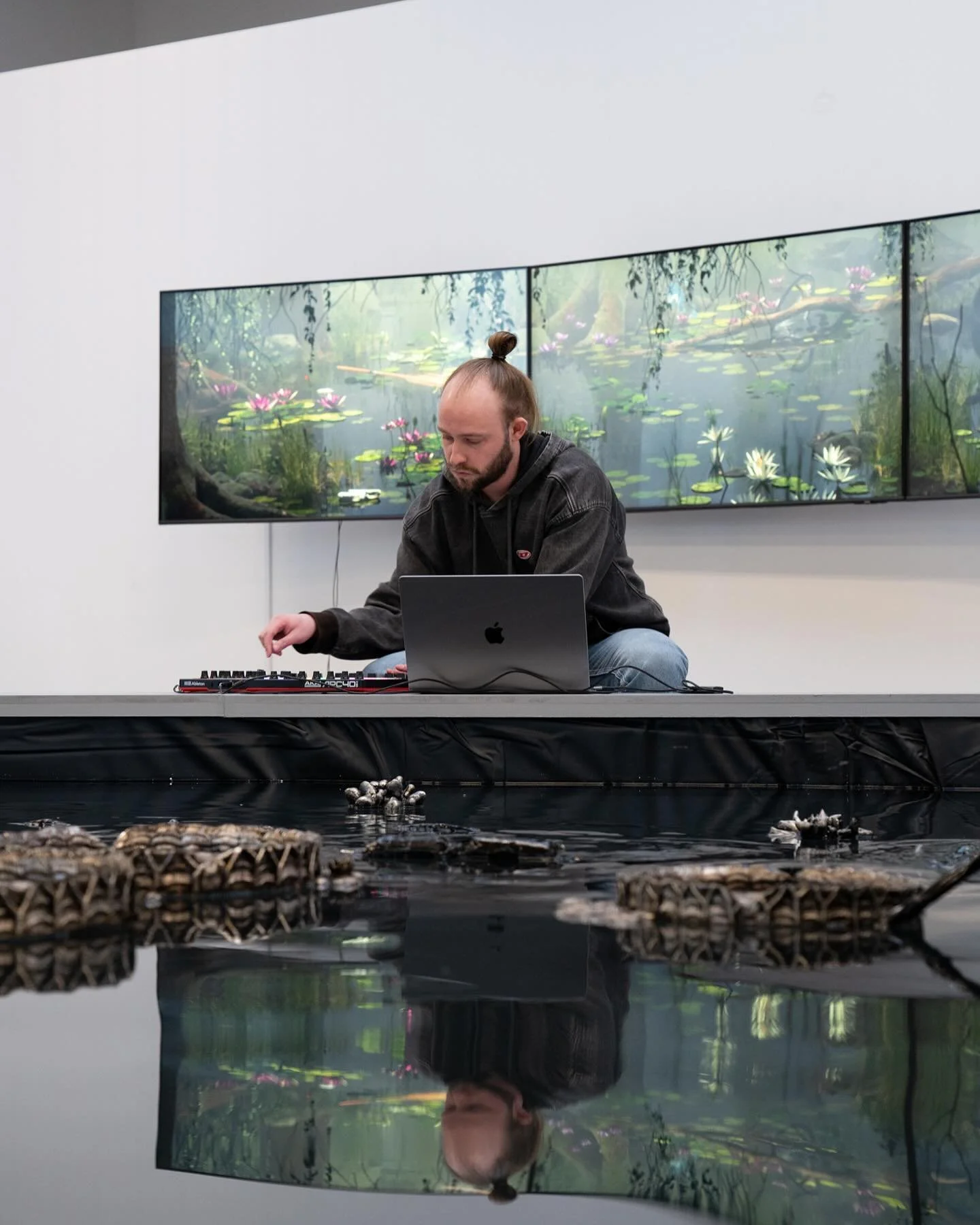 ₊ ⊹ Last weekend, my solo exhibition &lsquo;Troubled Waters&rsquo; was opened with a magical live-set performance by the talented @yon_eta ₊✧
Much love to everyone who attended the opening of my show at @expobart in Nijmegen! ♡ ̆̈
‿︵♬ ﾟ.‿︵‿︵
The exhi