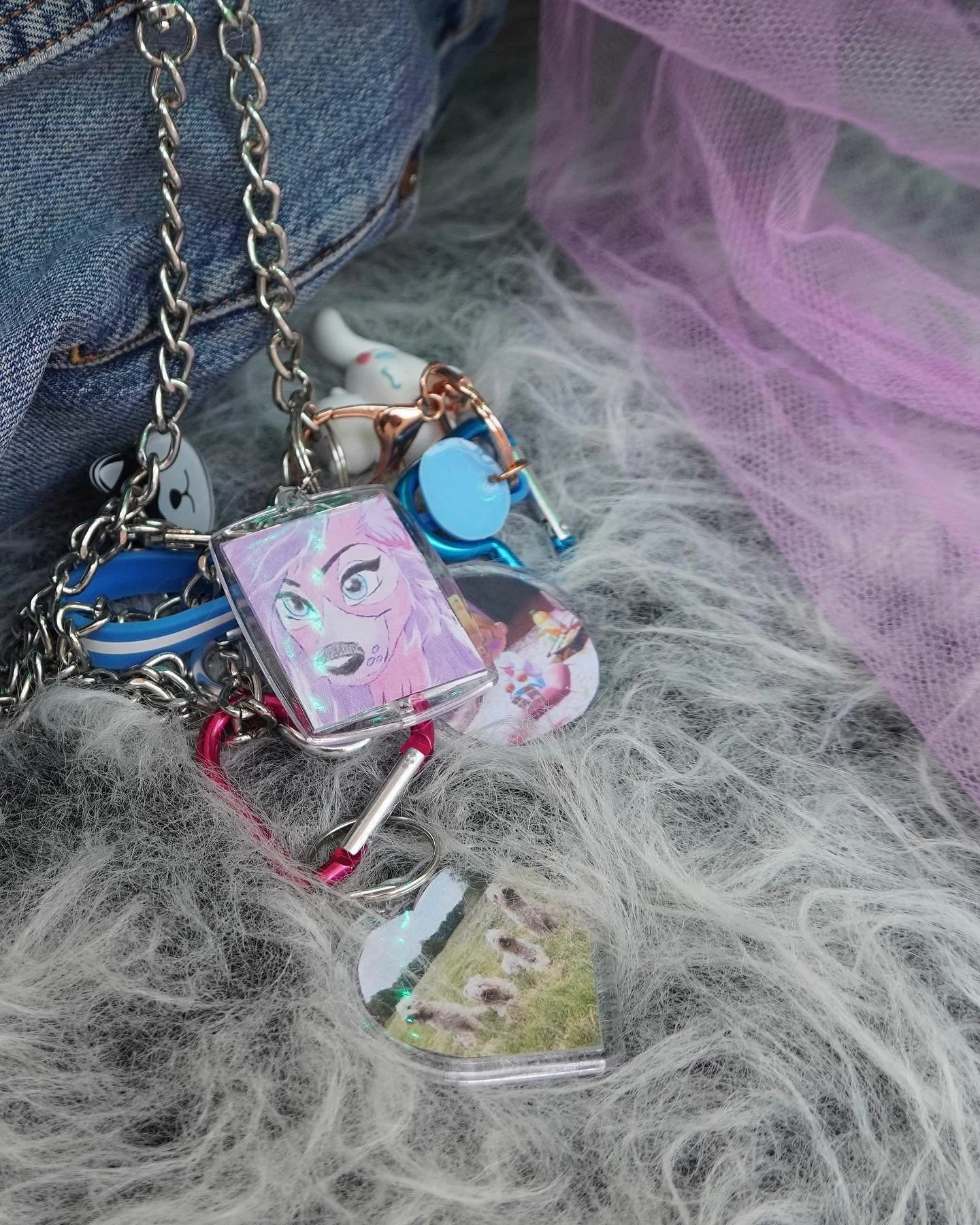 coming up:/ group show &lsquo;Purple Sky and Blue Waves&rsquo; @omstand_arnhem (*ᴗ͈ˬᴗ͈)ꕤ*.ﾟ
&mdash;
my video-installation The Spirit is willing but the Flesh is Furry (2020) will be on display from 09.04 till 22.05.22*
music by @torvs 
@lima_media_ar