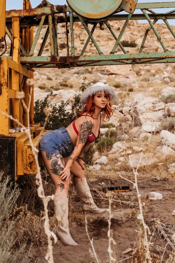 The Best Time of Year for Boudoir Photos in Utah