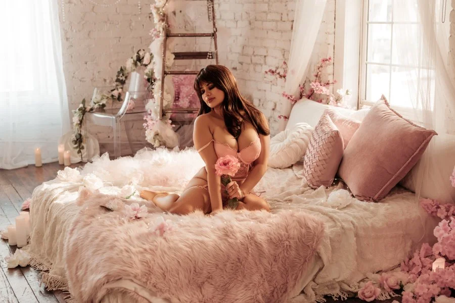 Client seeing her boudoir gallery at a same-day reveal in Salt Lake City