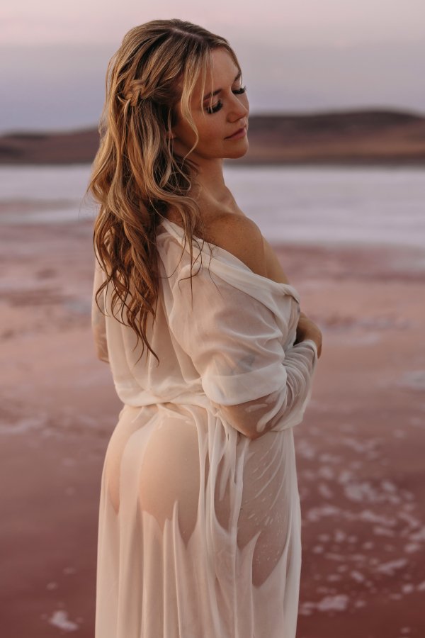 pink-lake-boudoir-utah-6396.jpg