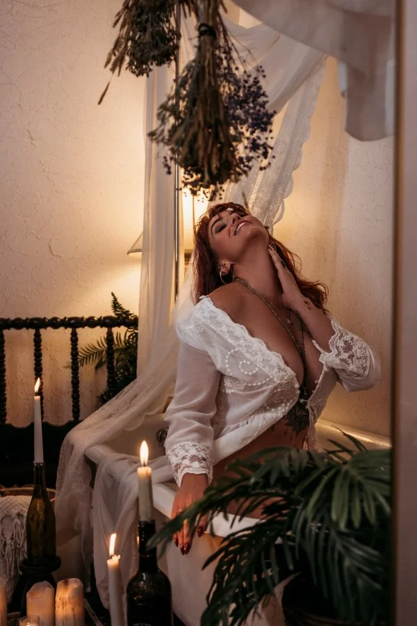 white-witch-milk-bath-boudoir-3834.jpg