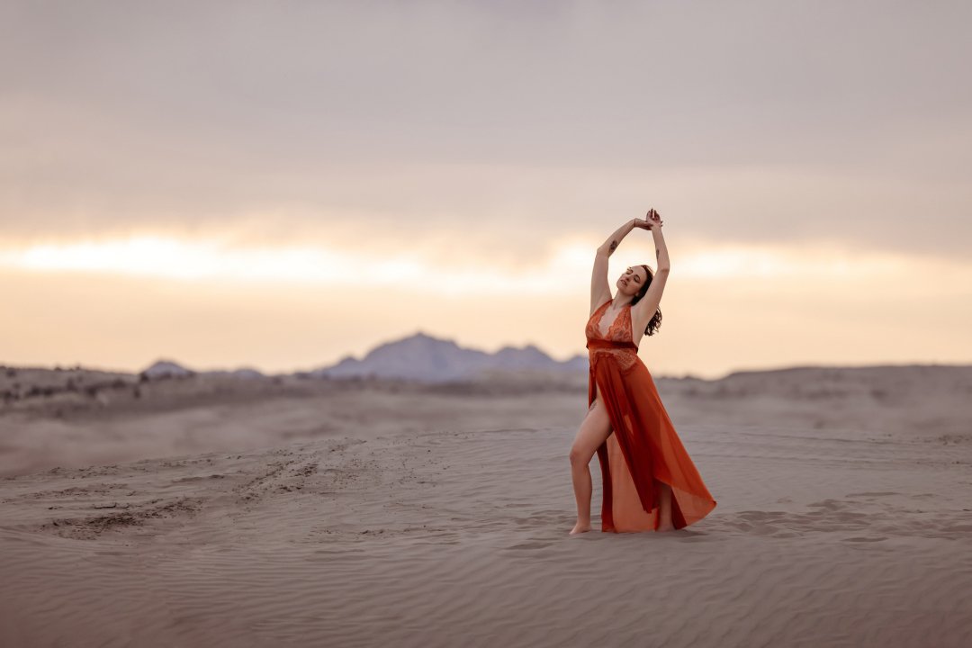 Outdoor boudoir photography session at Sand Dunes in Utah