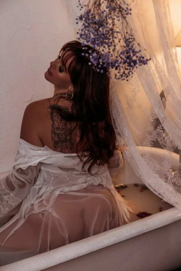 white-witch-milk-bath-boudoir-3960.jpg