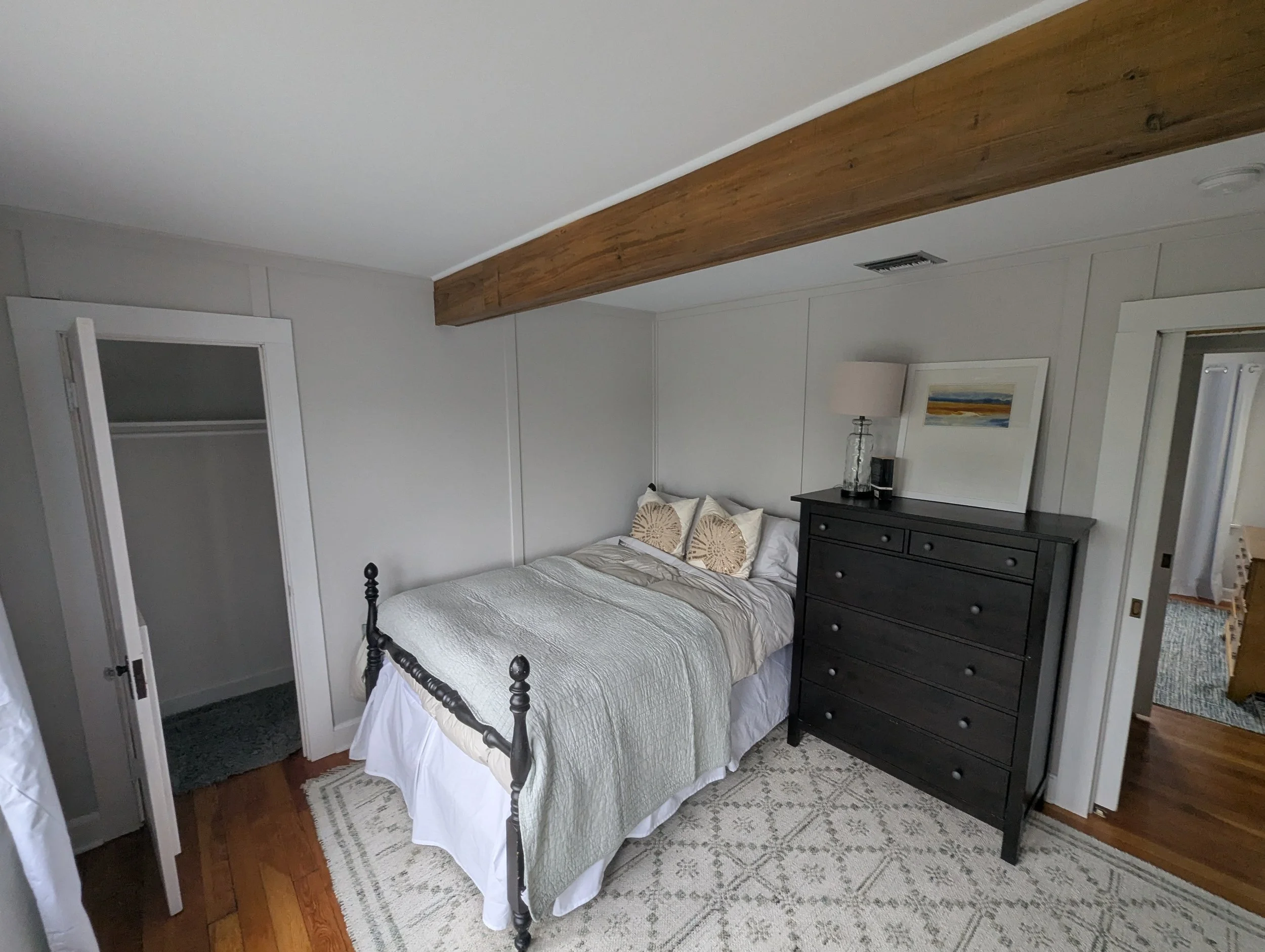 Full bedroom (creekside)