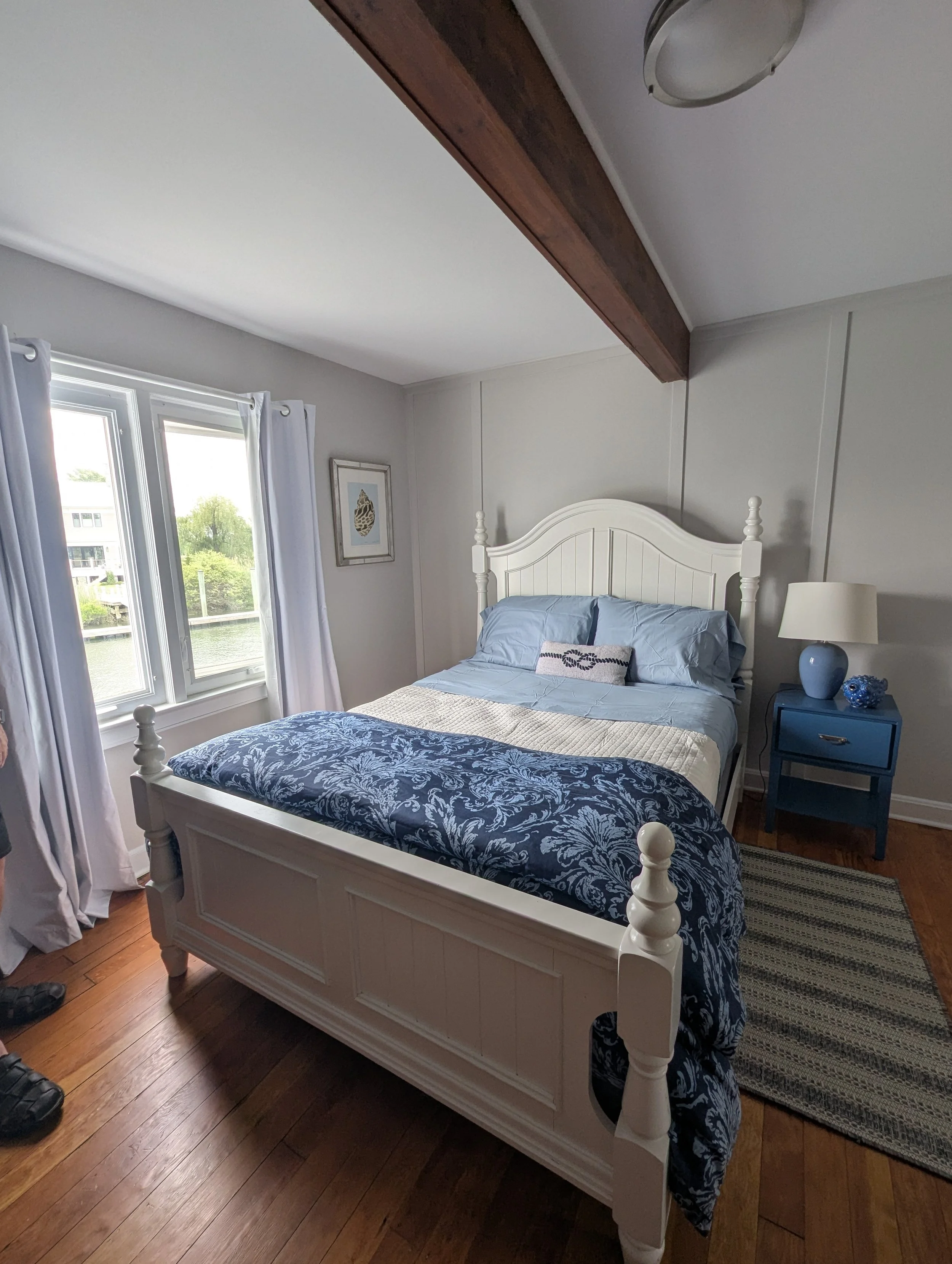 Queen Bedroom 1 (creekside)