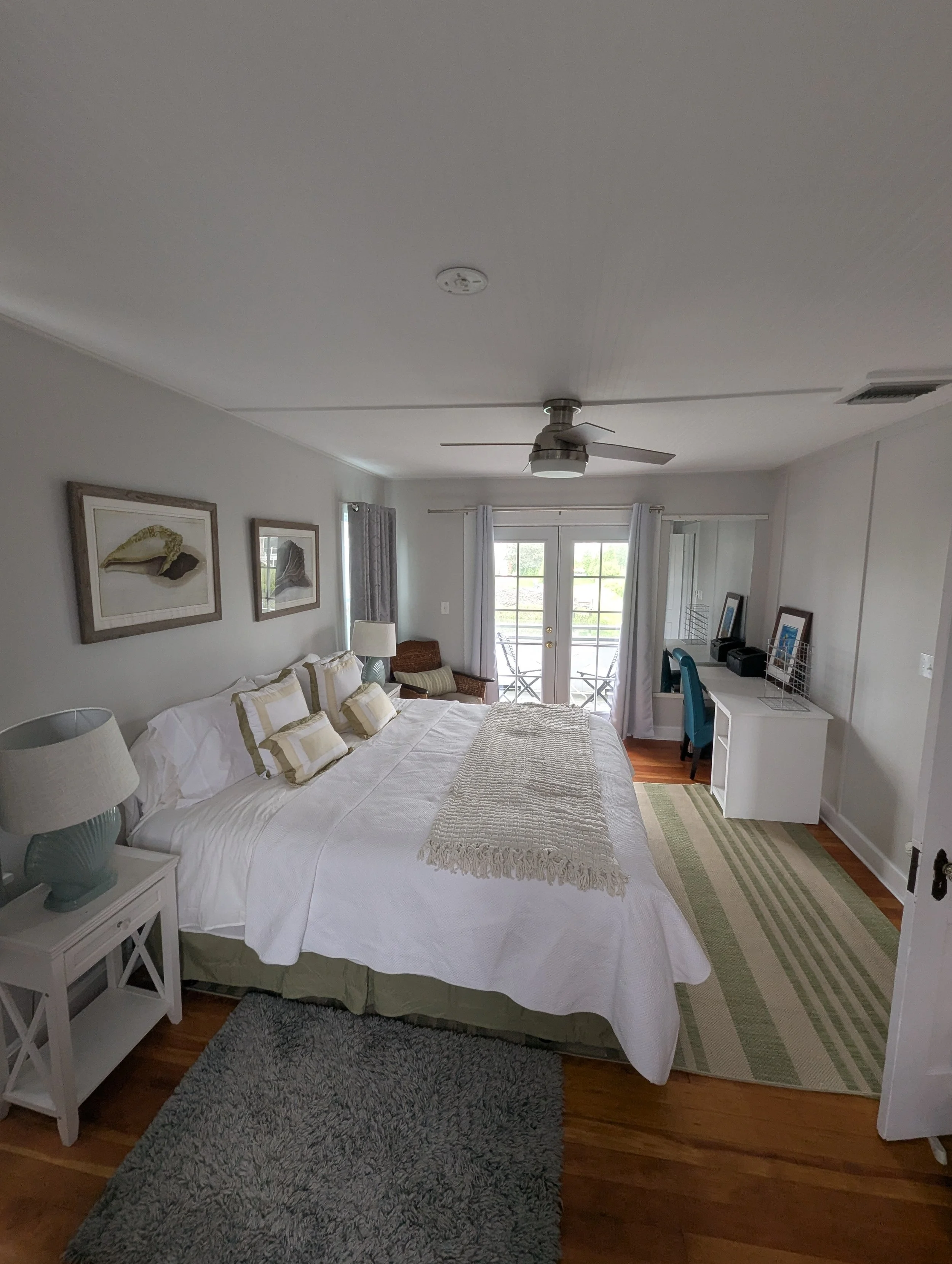 King Bedroom (creekside)