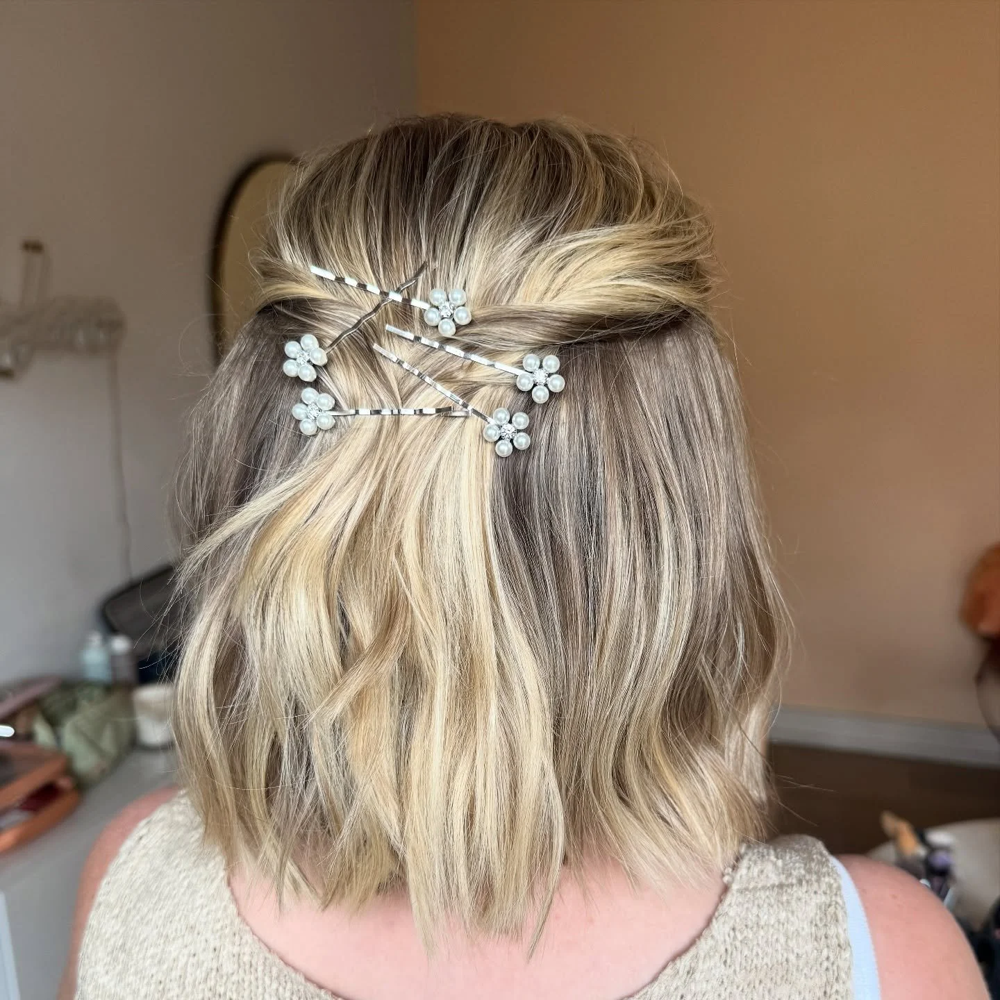 save this for the short hair girlies! this rehearsal hair featuring @jenniferbehr hair jewels was giving cool effortless bride ✨