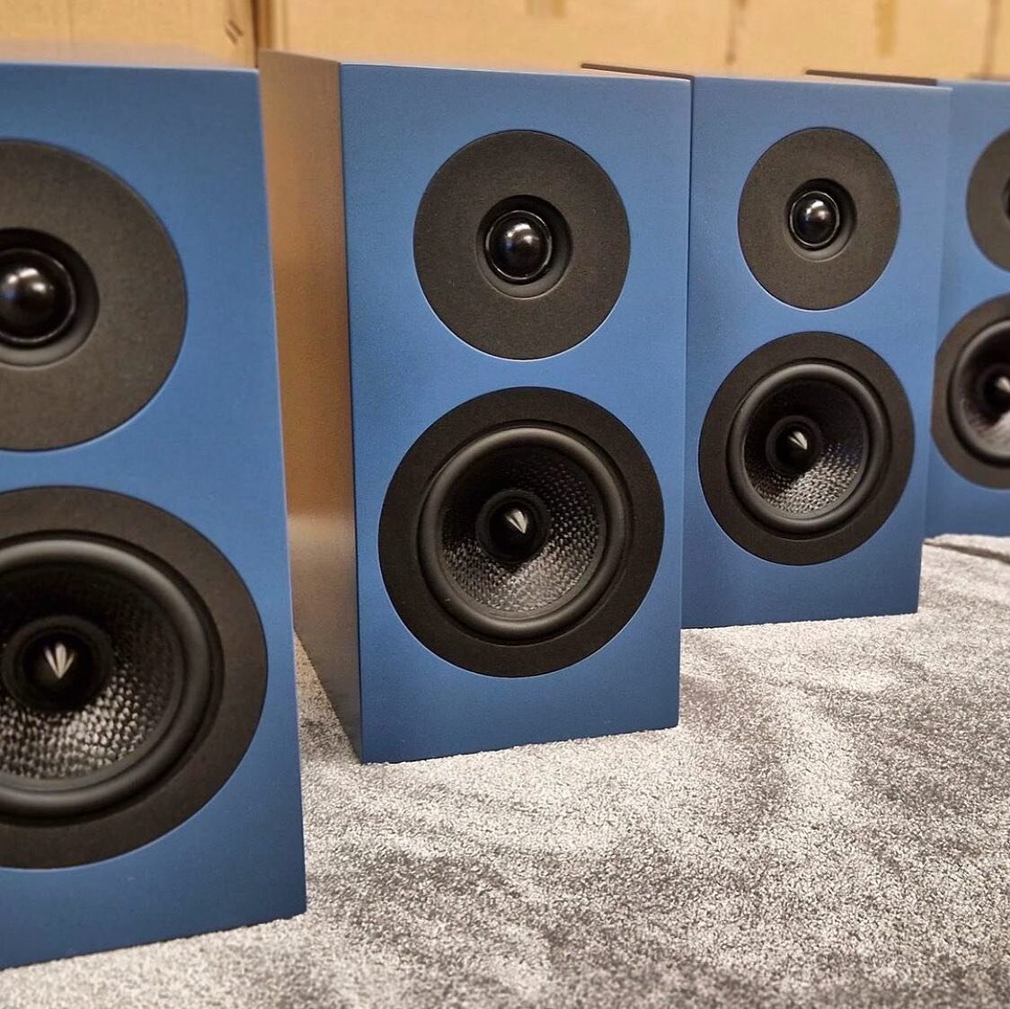 Meanwhile in the Davis Acoustics atelier. What do you think about this matte blue finish?