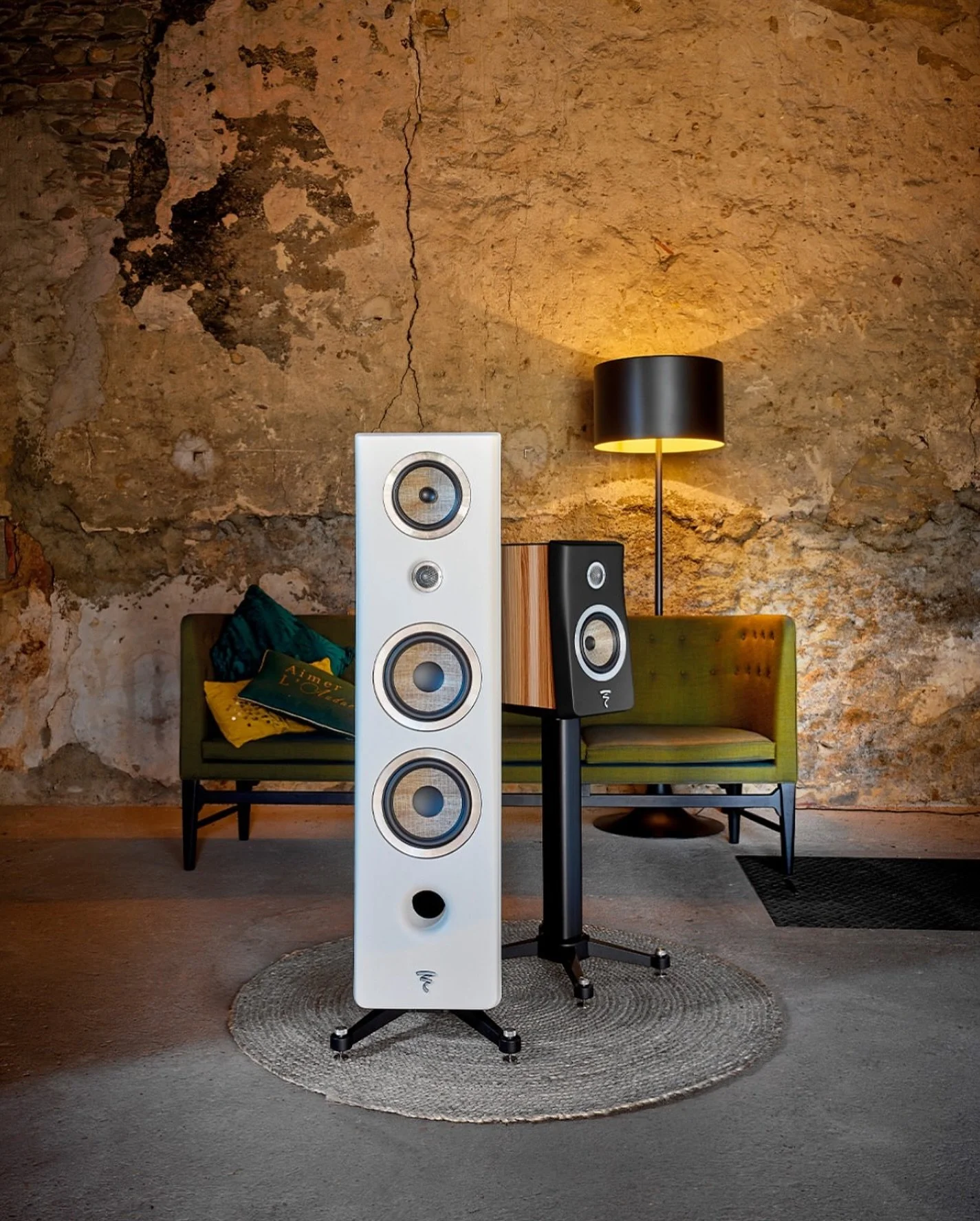 Bold by design. Perfected in sound.
With Kanta, Focal sets a new standard for floor-standing speakers — powerful, precise, and unmistakably modern.
Crafted in France, created to be seen and heard.
Experience it yourself — we can demons