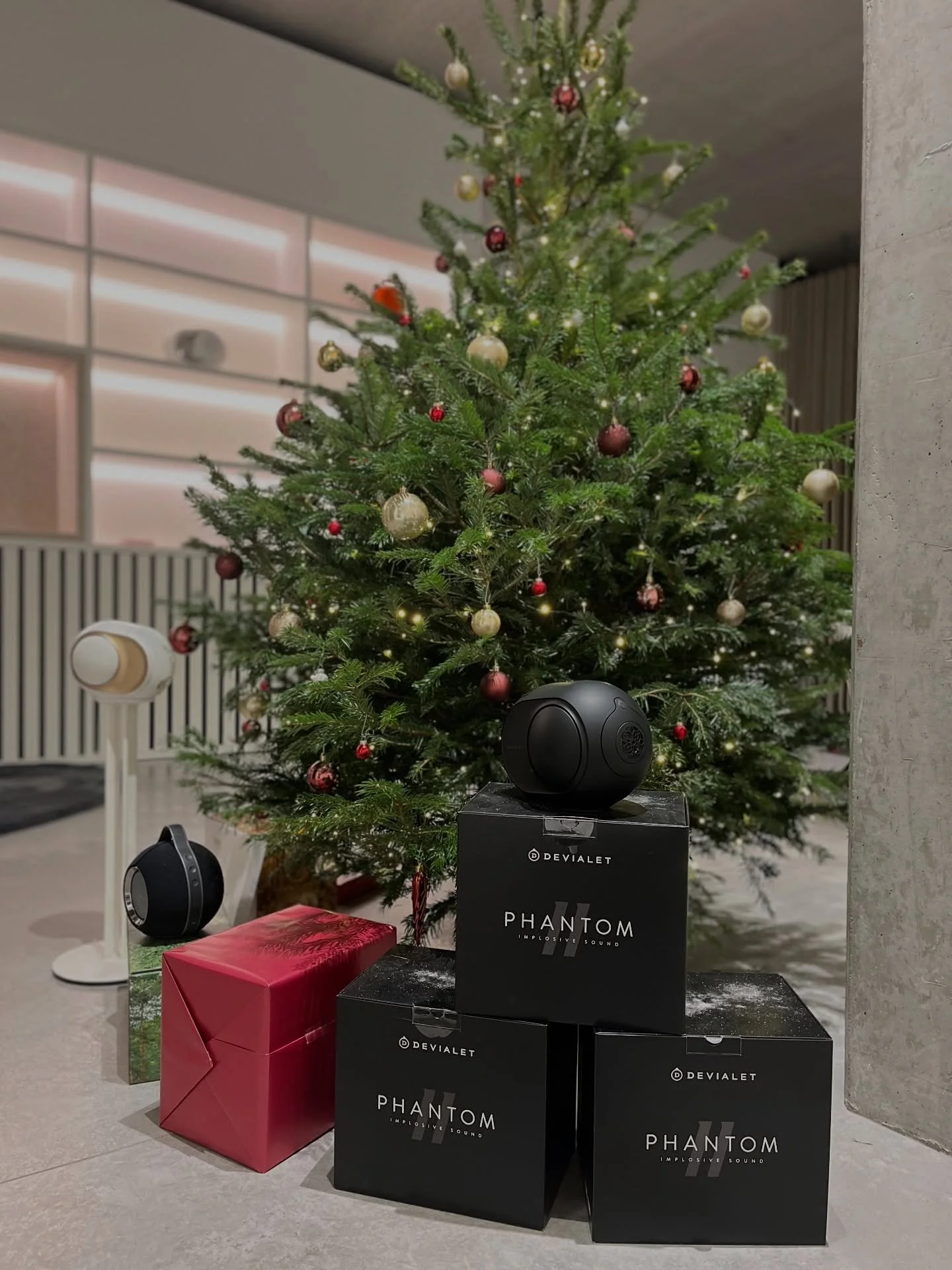 Eindejaarsmodus: ON. Boek een afspraak en ontdek een premium cadeau dat &eacute;cht indruk maakt. 

&bull;&bull;&bull;

Holiday mode: ON. Book an appointment and discover a premium gift that truly impresses.