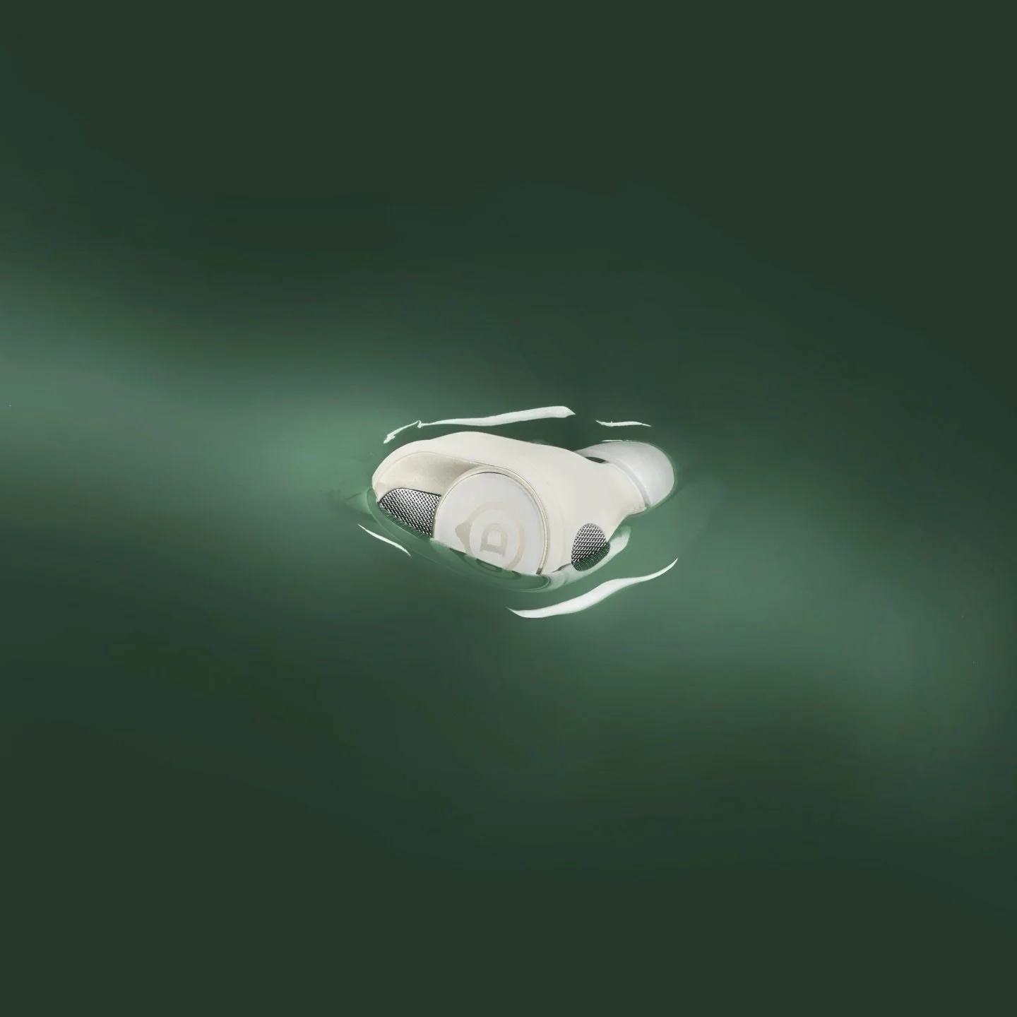 A New Chapter for Devialet Gemini II
With Light Pearl and Deep Forest, Devialet expands the expressive range of Gemini II true wireless earbuds, merging advanced acoustic engineering with elevated design. Two new colors. One uncompromising vision: to