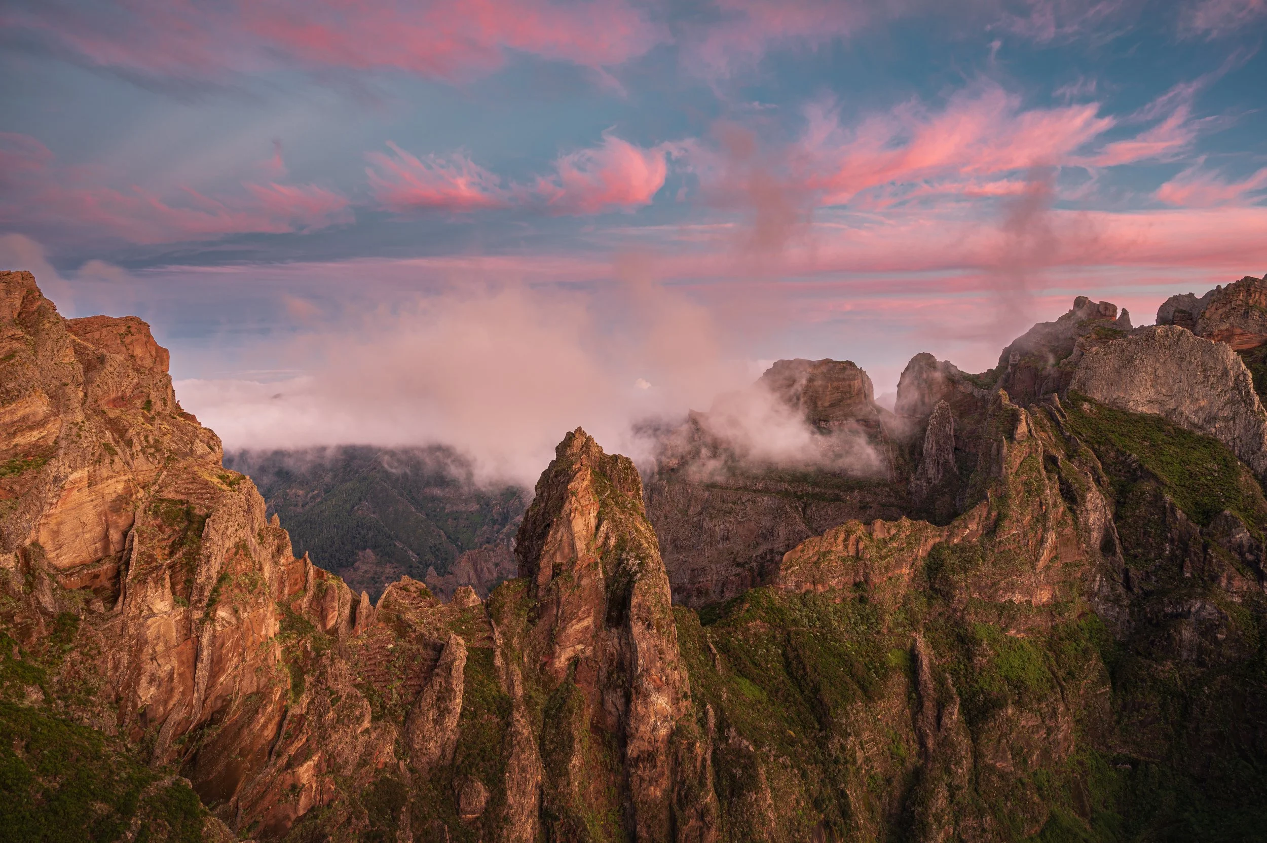 Sunrise at Miradouro do Ninho da Manta