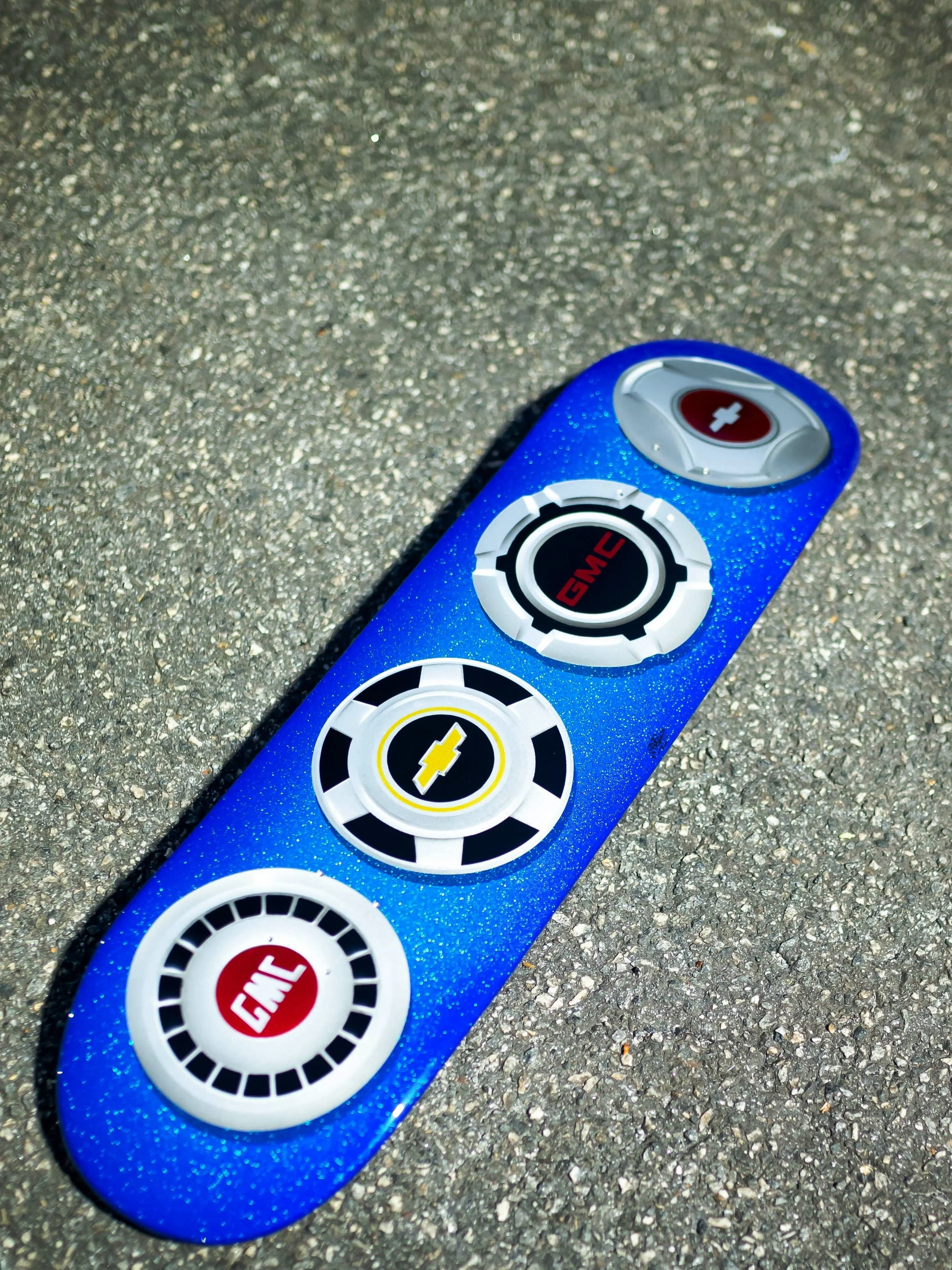 Sick little skate deck we did for C10s in the city&rsquo;s charity raffle! A blue fade over flake with 3D beveled hubcaps on top.

📷:@jackdunlap05 
&mdash;&mdash;&mdash;&mdash;&mdash;&mdash;&mdash;&mdash;&mdash;&mdash;&mdash;&mdash;&mdash;&mdash;&md