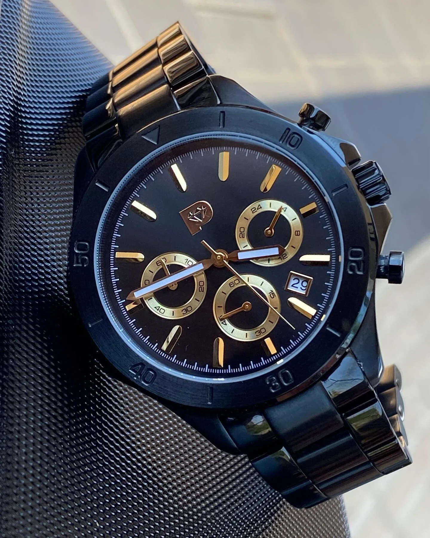 Onyx Bungi ⭐️
Discover it on our website:
www.pgels.nl 

#newbrand #newwatchalert #watchesofinstagram #fashionwatch #stanlesssteel #timepiece #blackwatch #styleaccessories