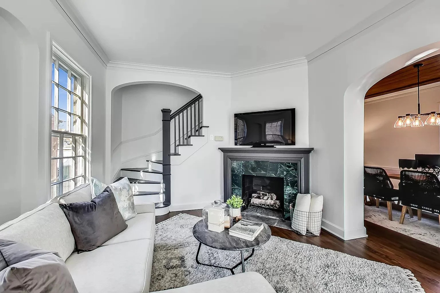 Pre-Sale-Home-Renovation-Staging.jpg