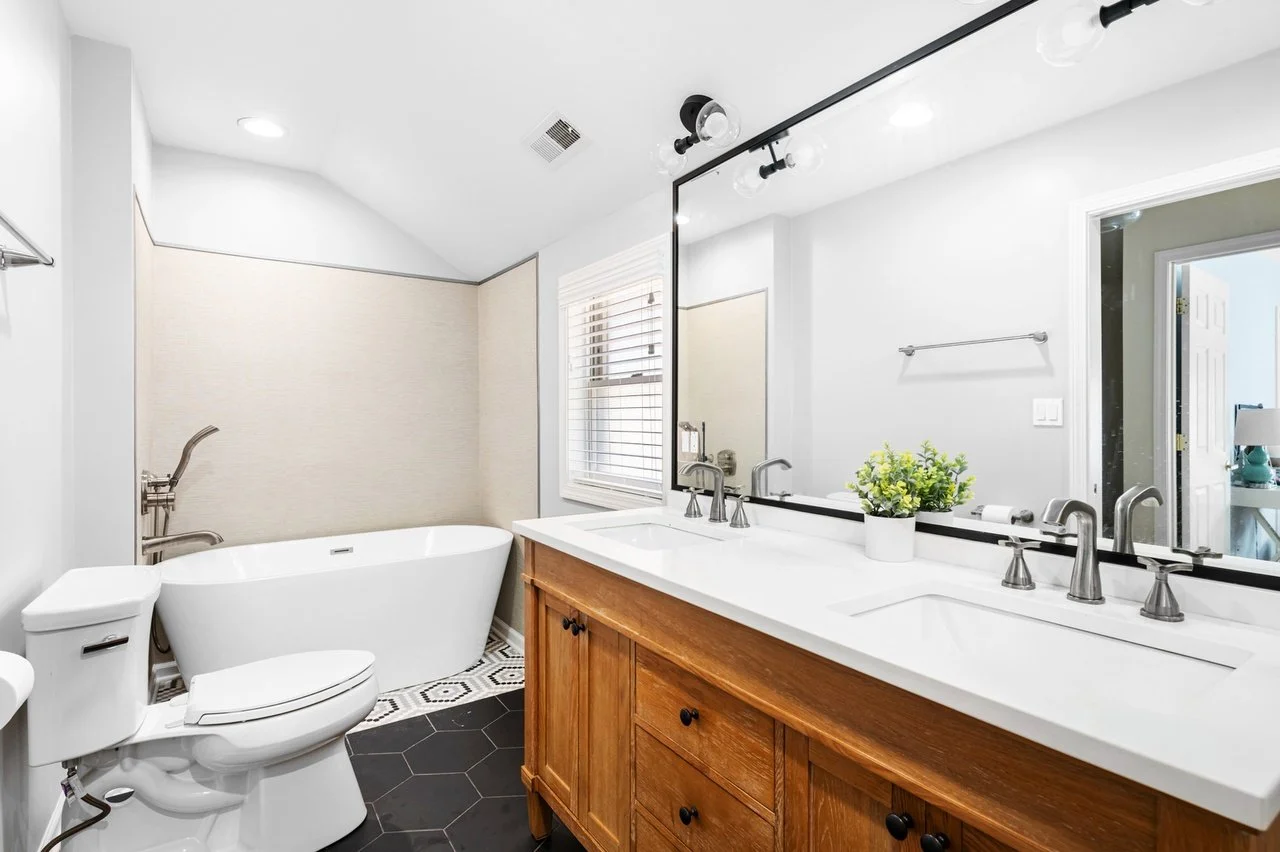 Pre-Sale-Home-Renovations-Bathroom-Staging.jpg